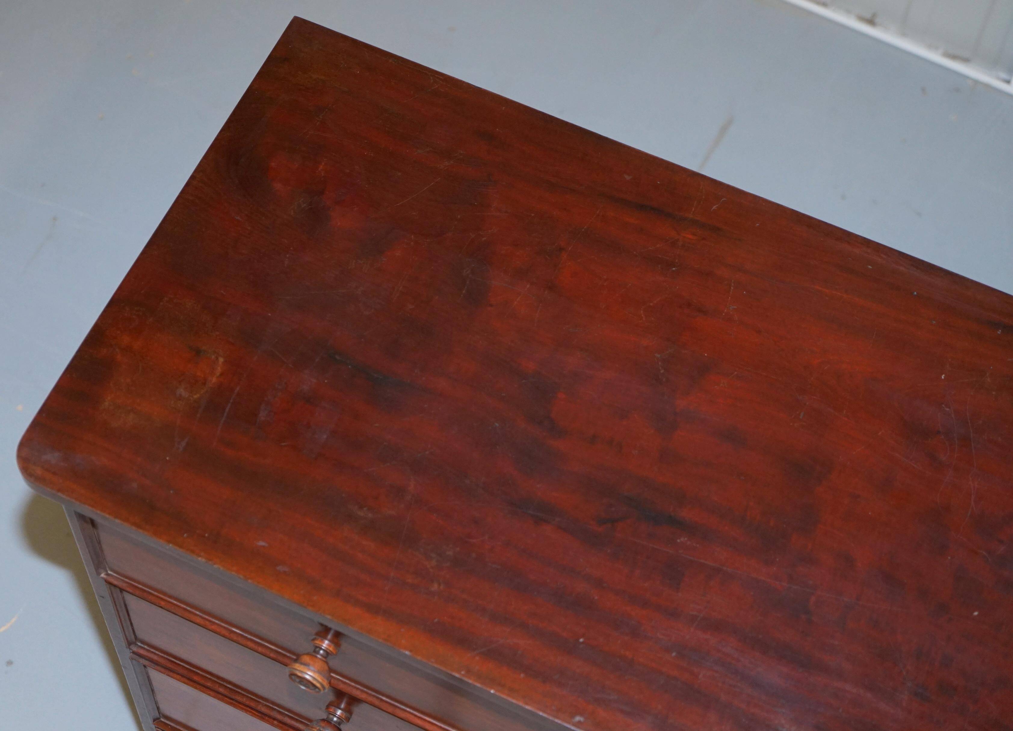 Commode circa 1760 Thomas Wilson in hardwood.