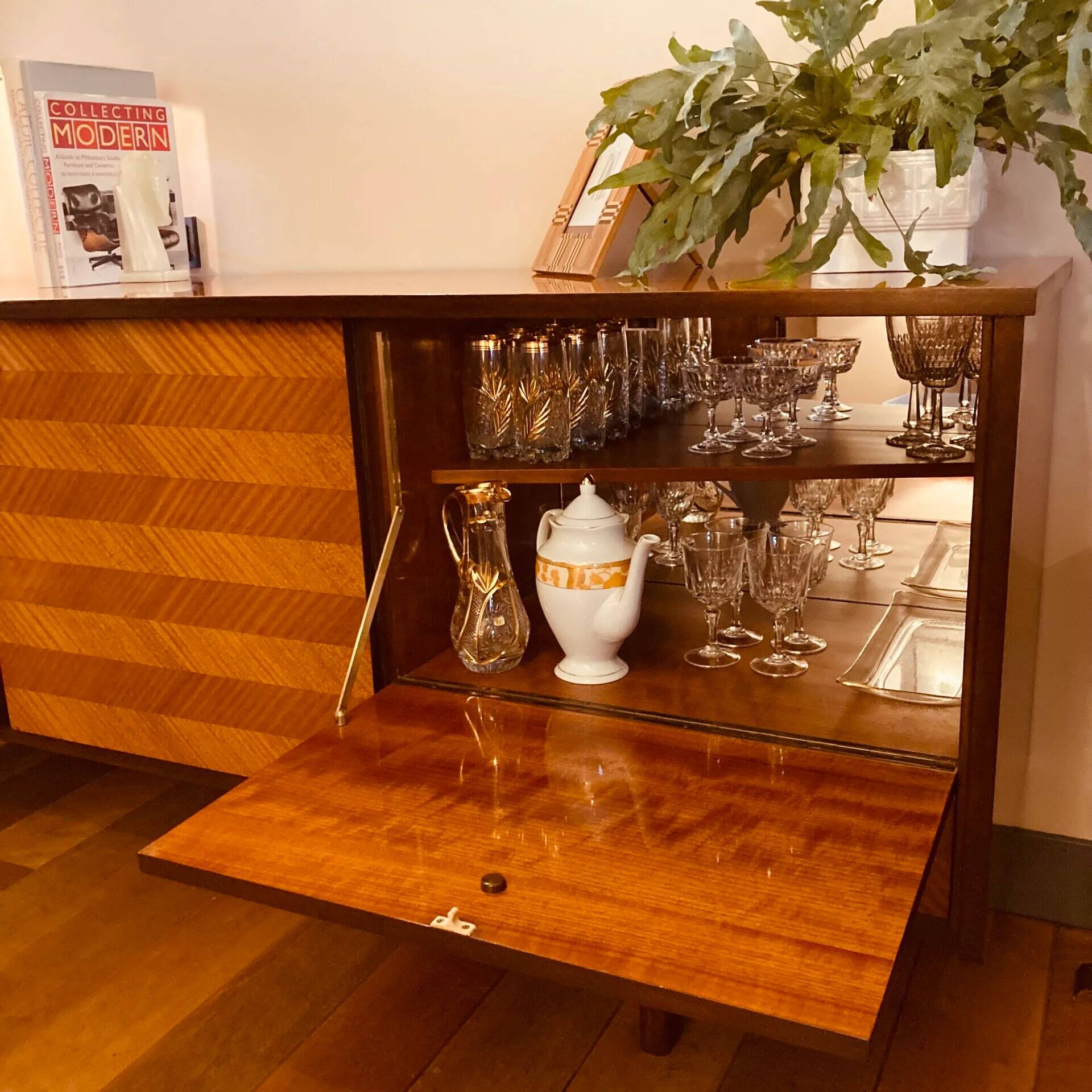 Buffet style années 50, placage teck, laque