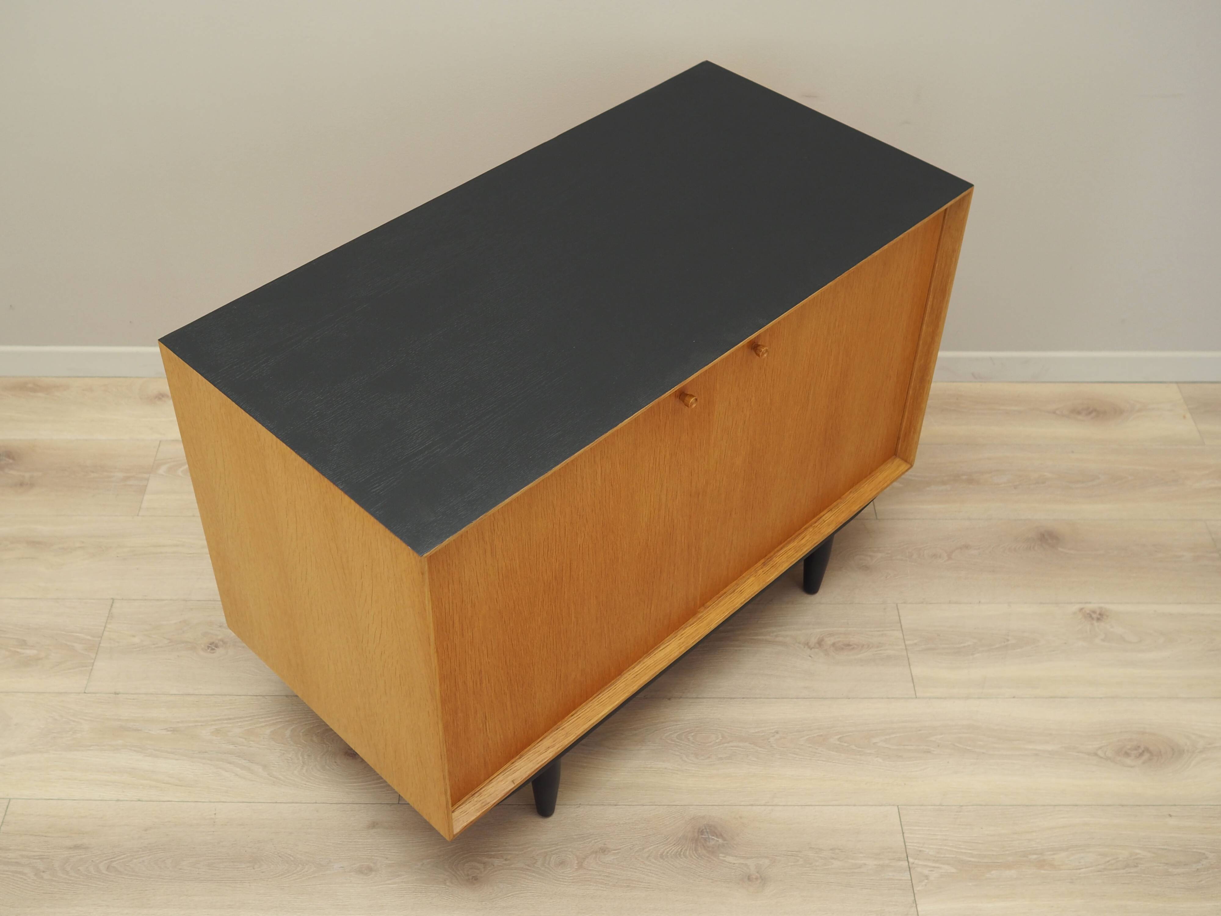 Buffet en frêne, design suédois, années 1970, production : Suède