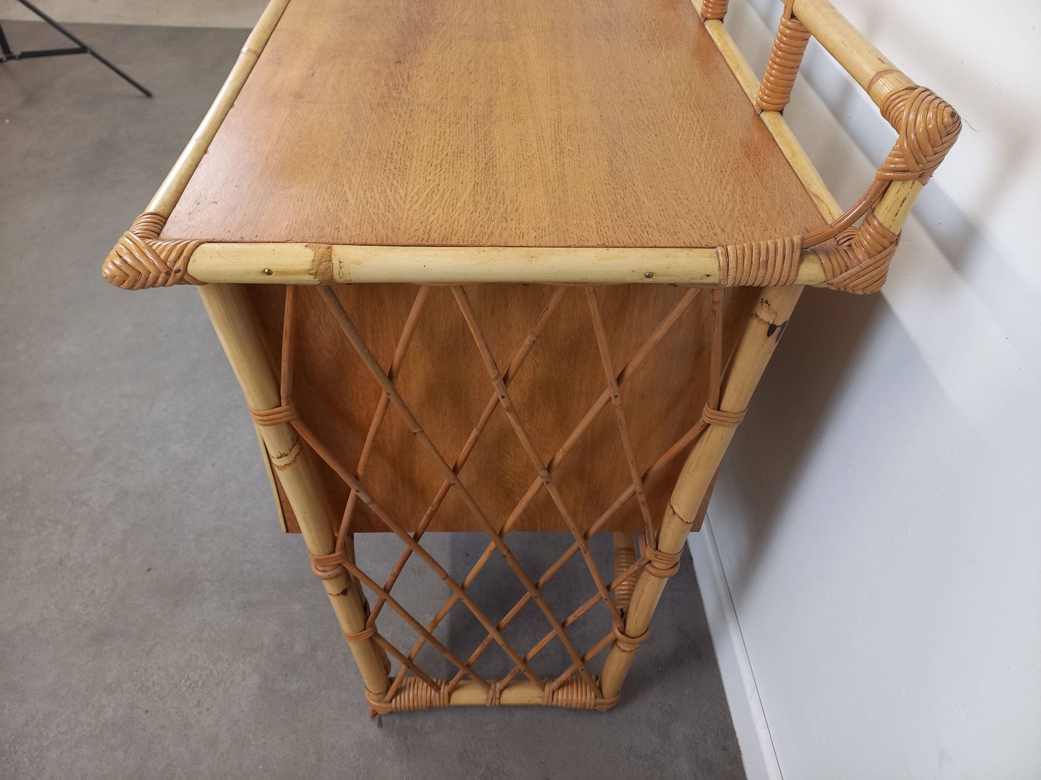 Bureau et sa chaise en rotin