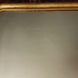 Large Louis Philippe mirror gilded with leaf. 137 x 99 cm.
