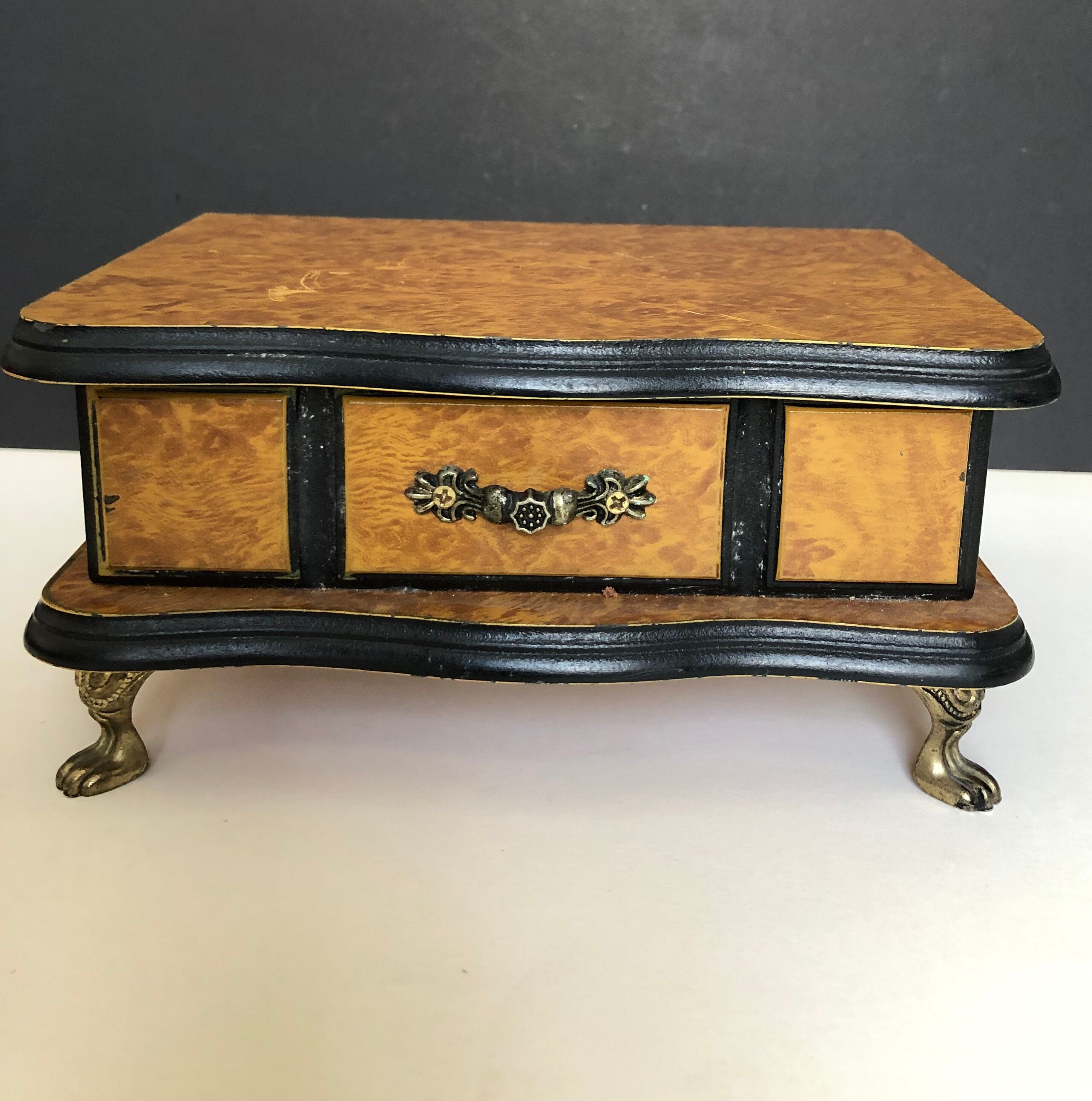Jewelry box