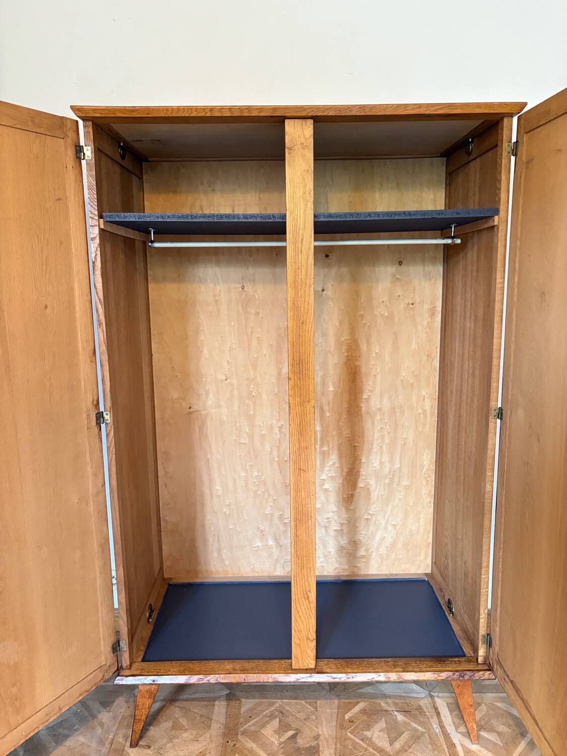 Compass foot cabinet