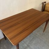 Extendable teak table