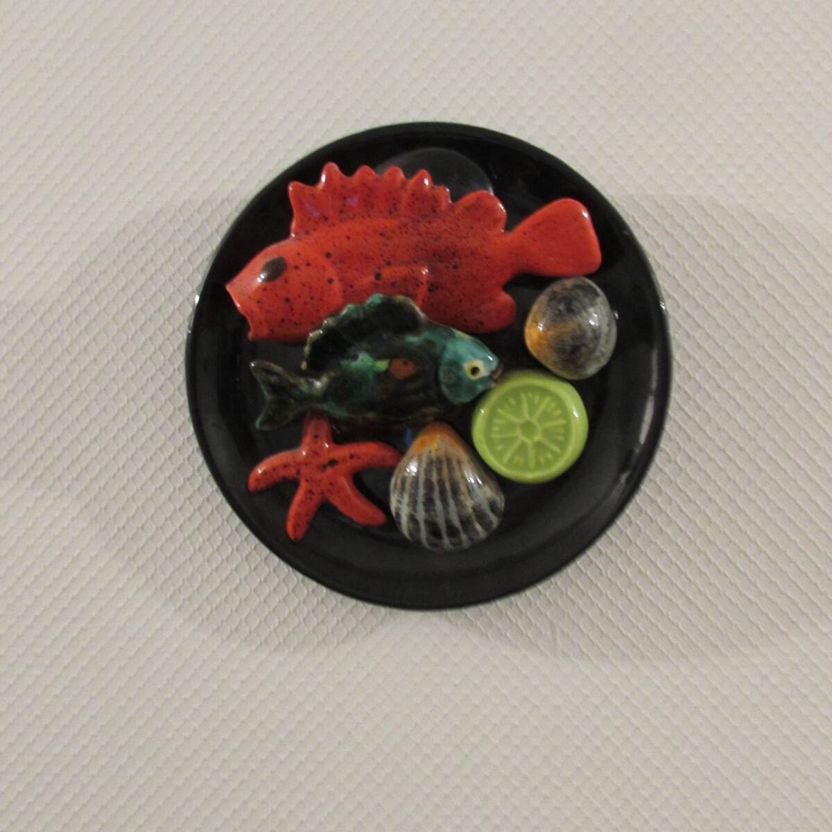 Vintage wall plate majolica starfish lemon