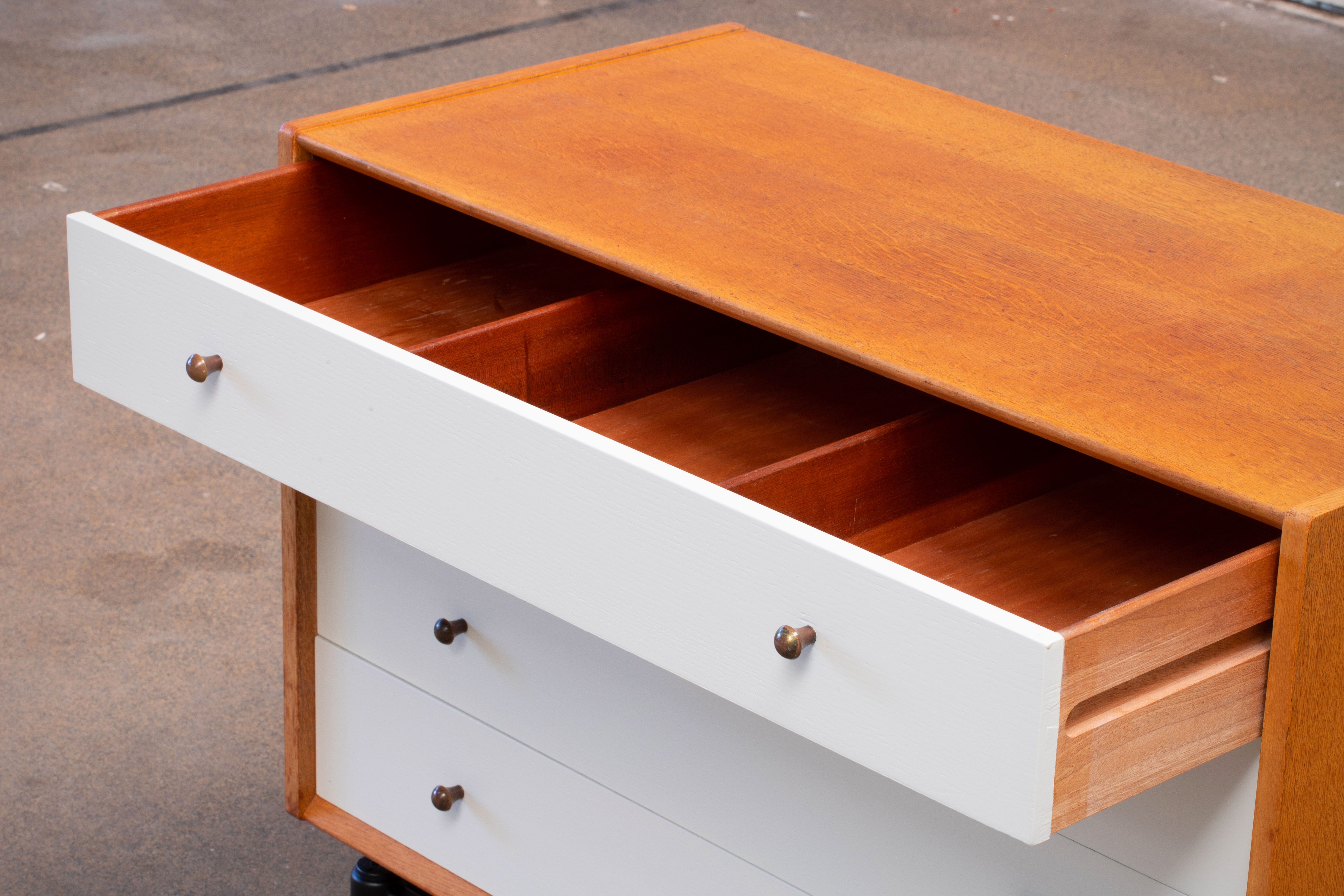 Vintage dresser E Gomme 1960