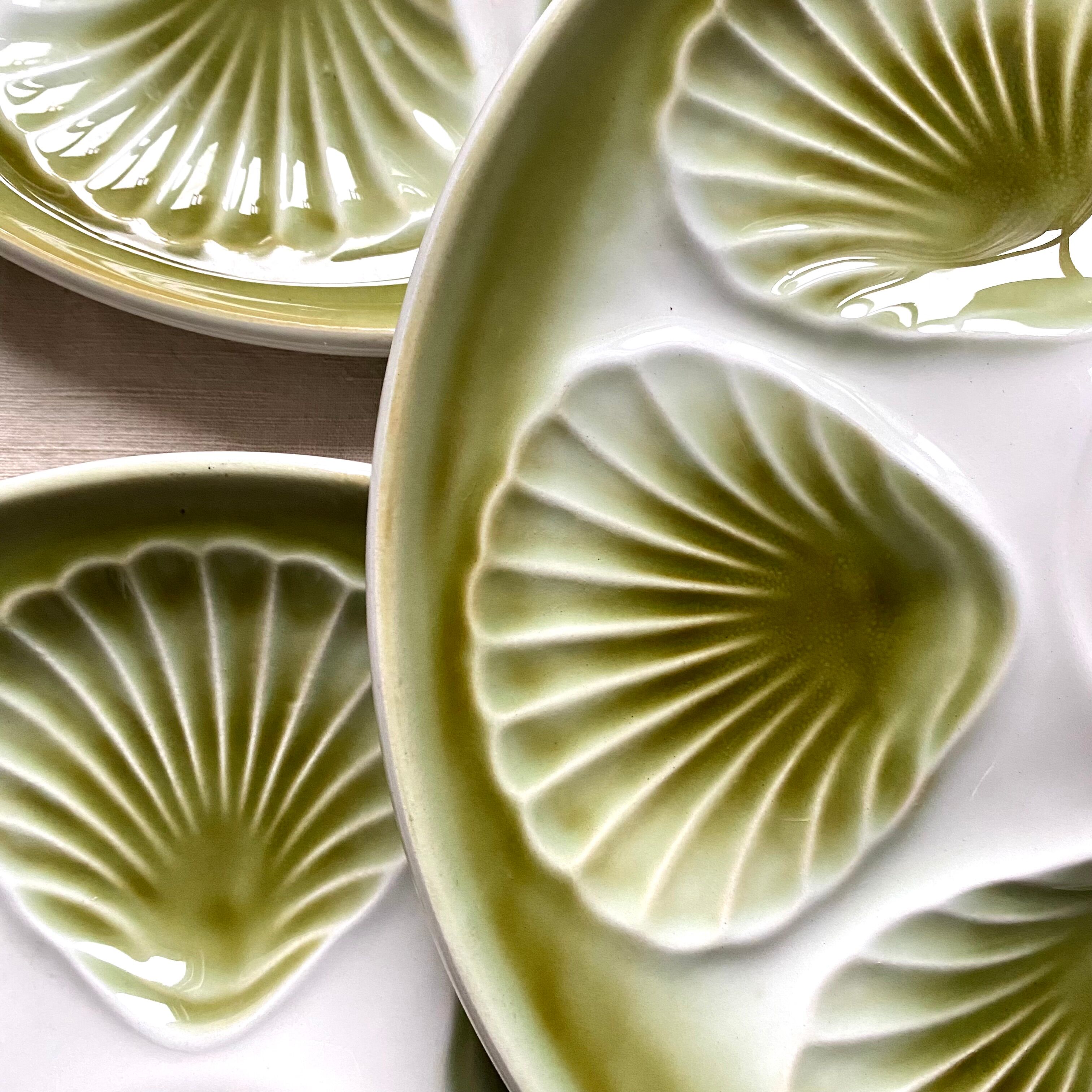 Set of 10 Moulin de Loups oyster plates