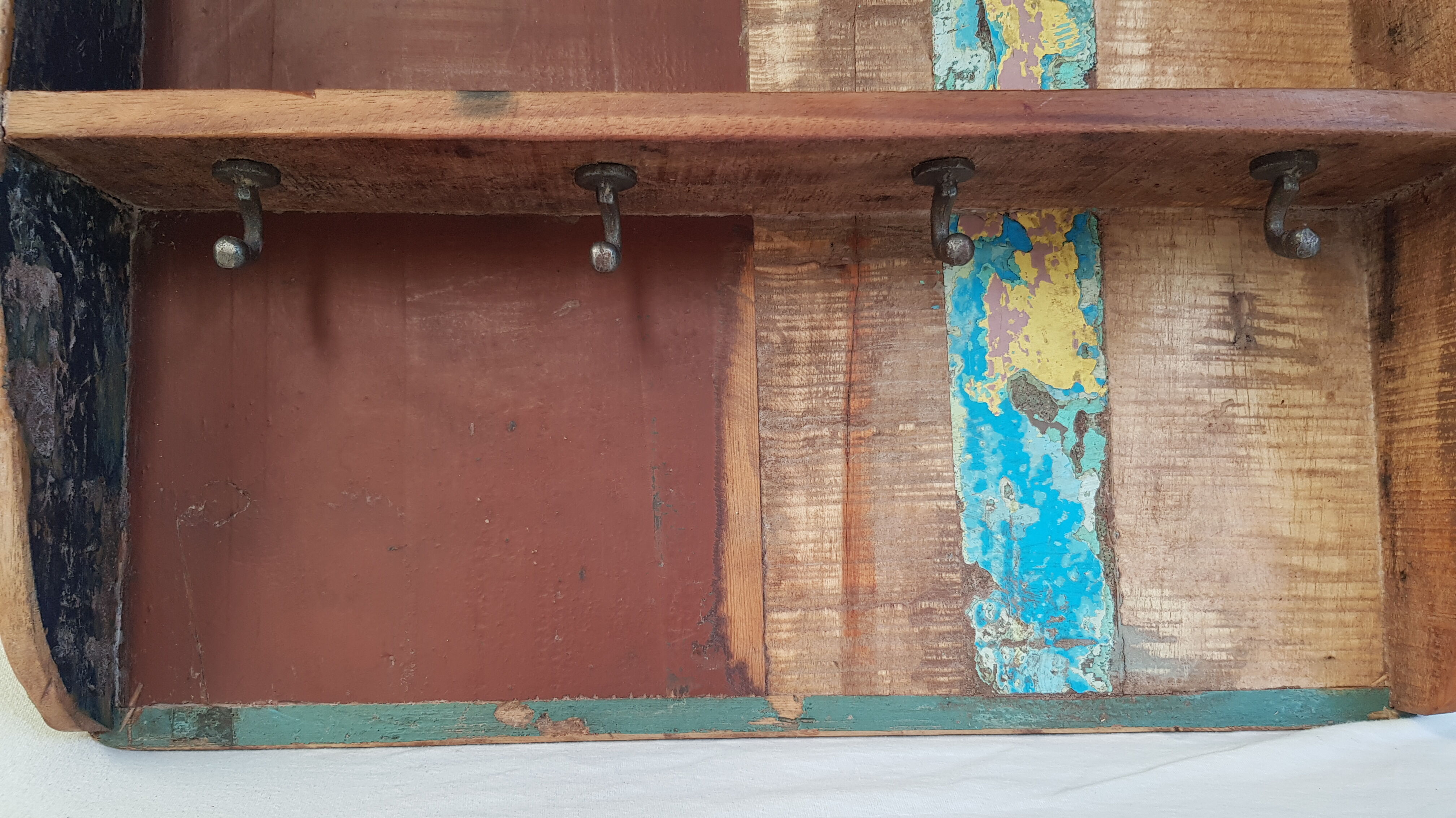 Wall shelf 3 shelves + 4 hooks cast iron in polychrome wood