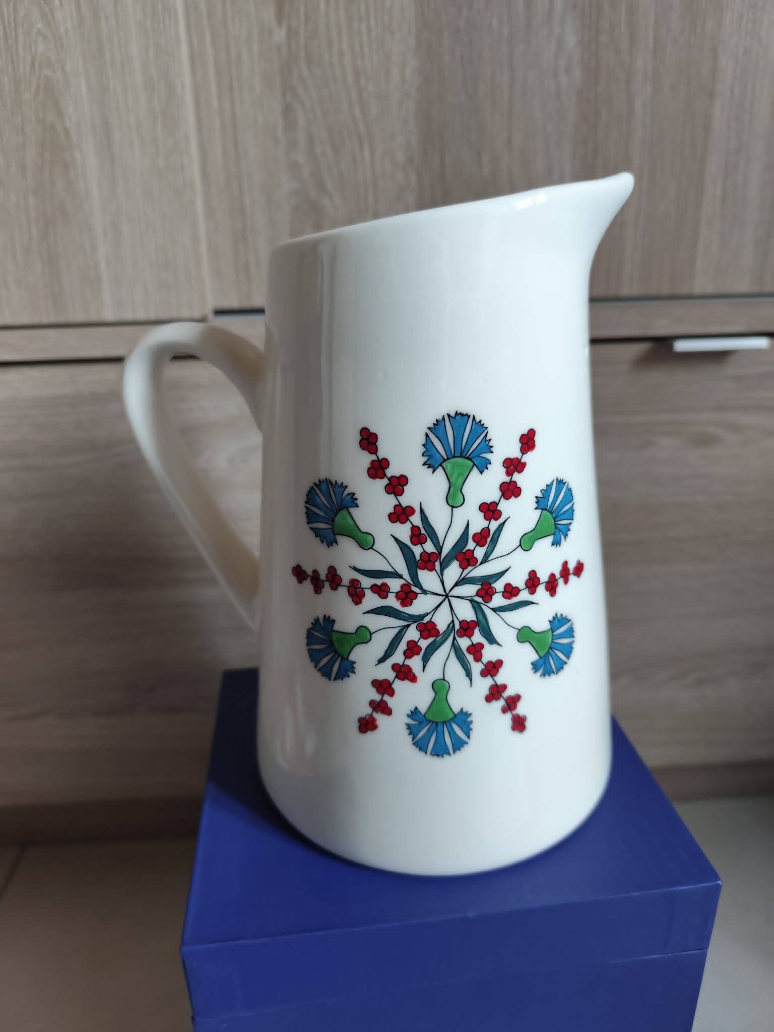 Jug in genuine Limoges porcelain "Maison Manoï"