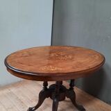 Gureridon in 19th century marquetry