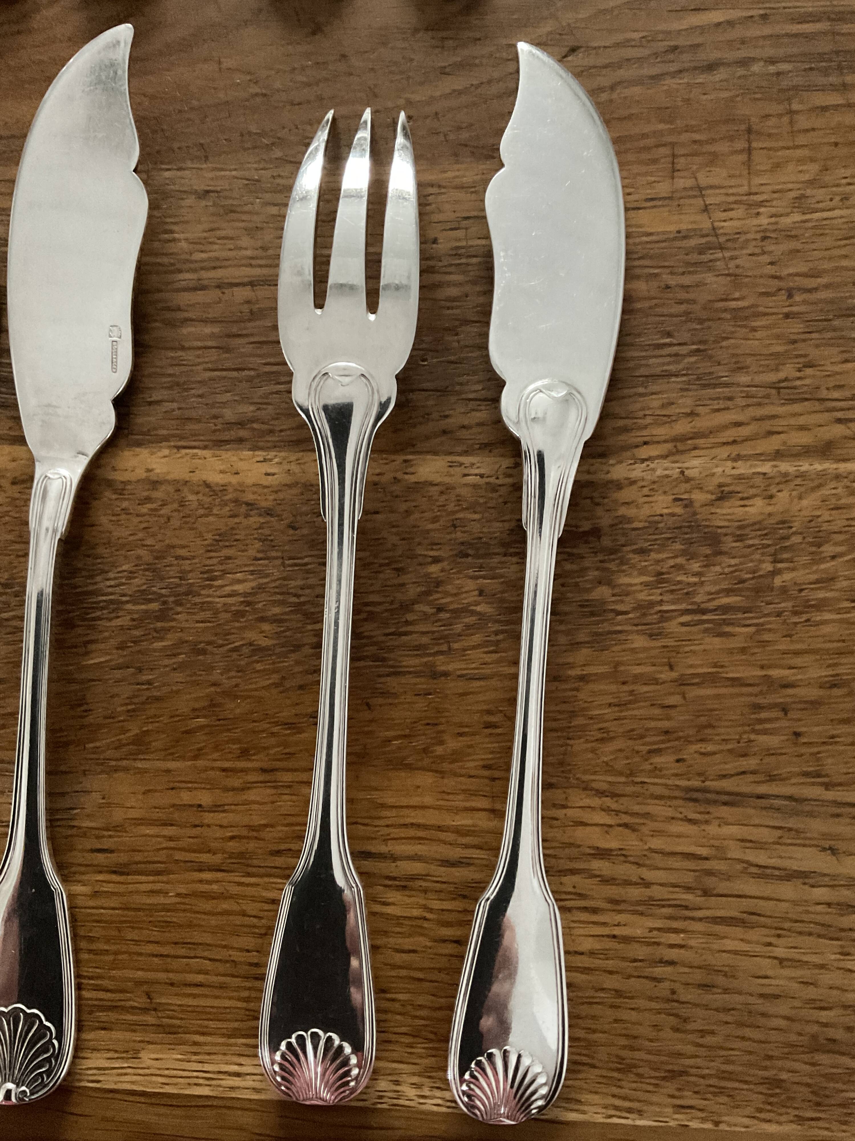 Set of 12 fish cutlery. Model Shell BOULENGER