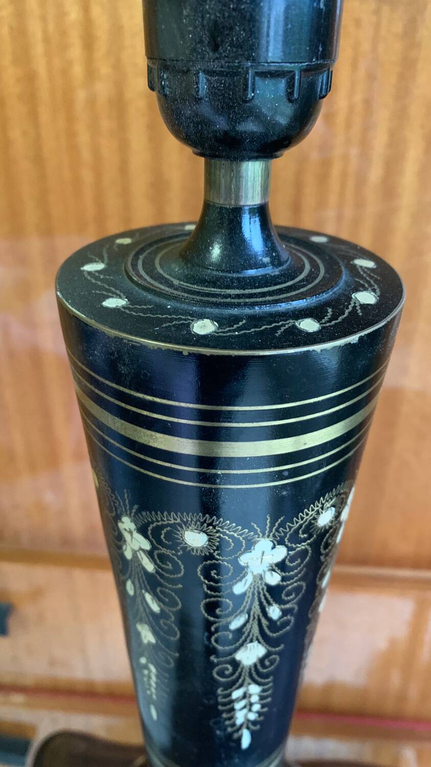Lamp base