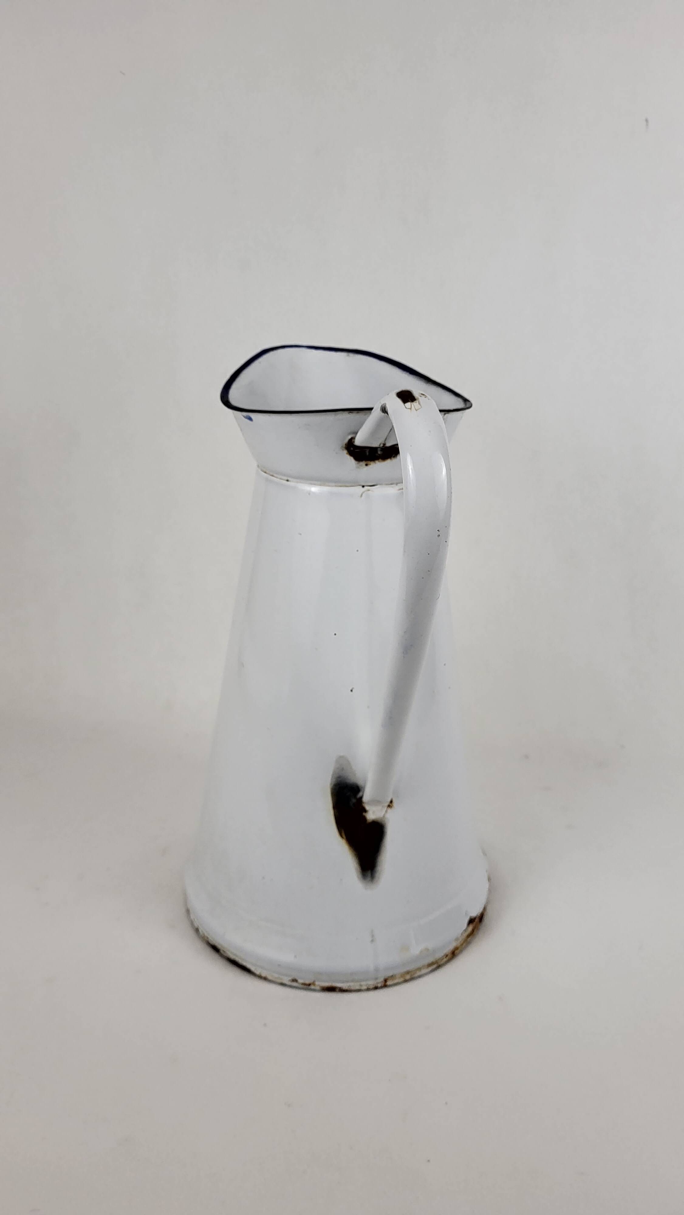 Enamelled sheet metal jug