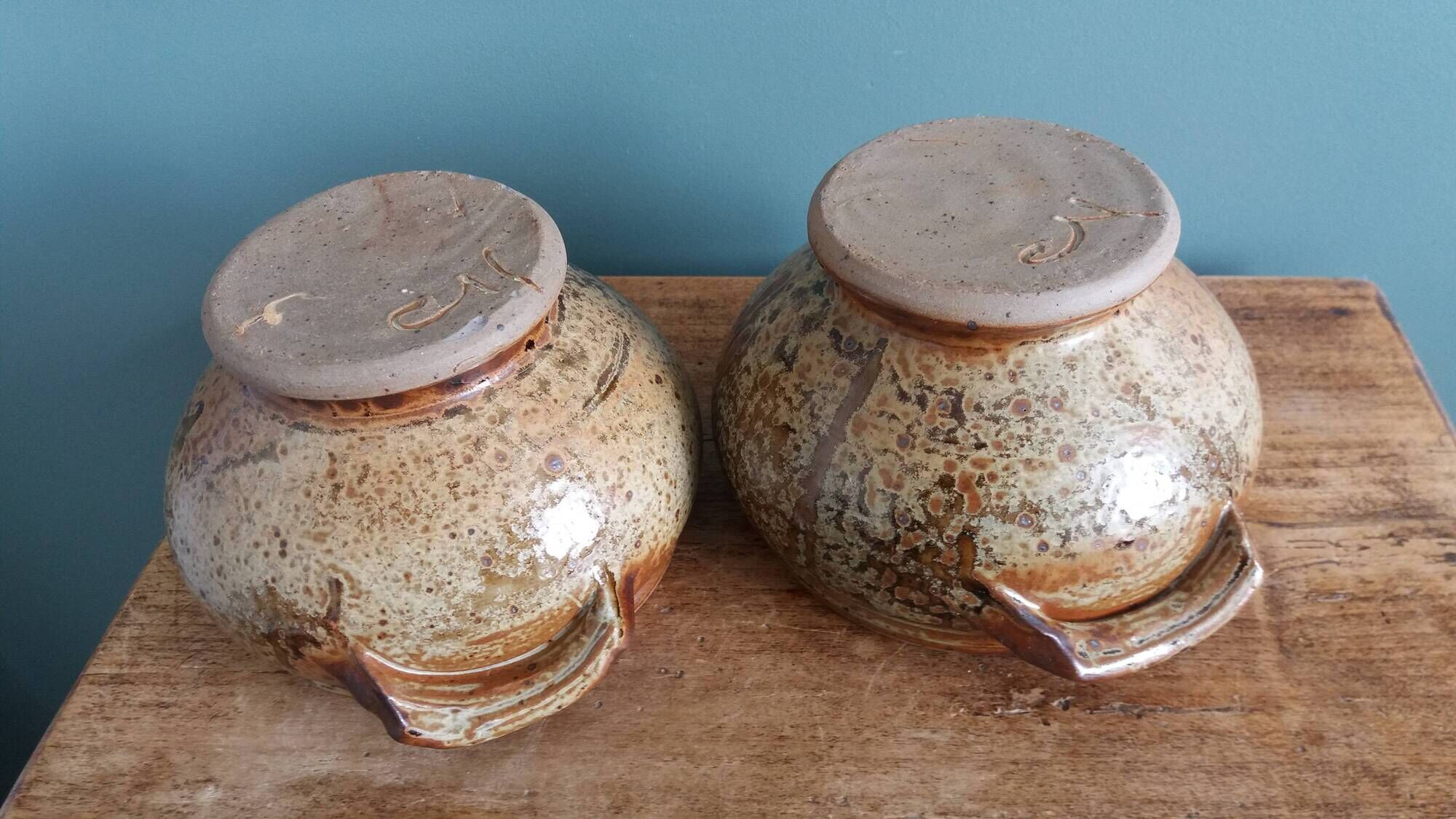 Soup bowls covered signed by Jean-Pierre Prud’homme in Puisaye stoneware.