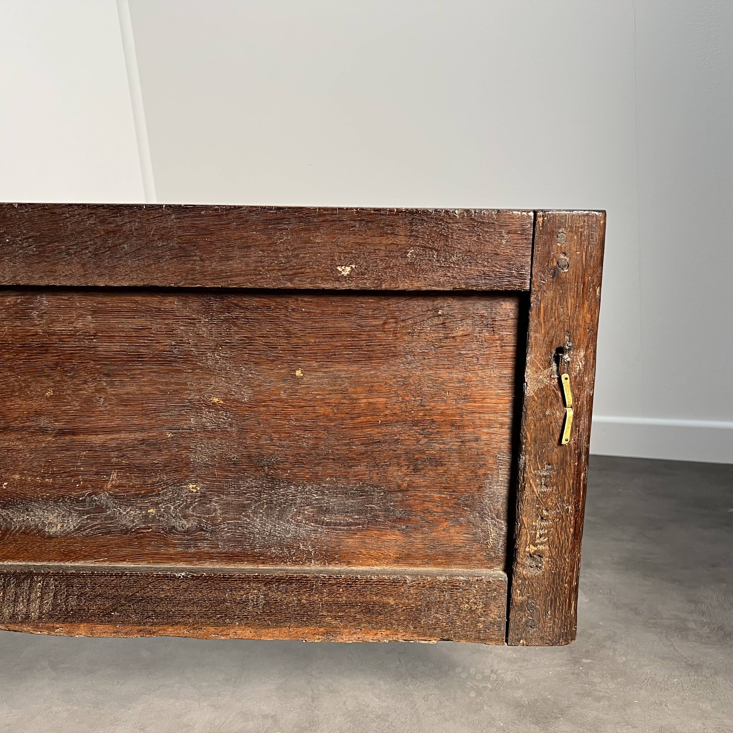 Large English sideboard, dresser, solid oak buffet George II 18th century.