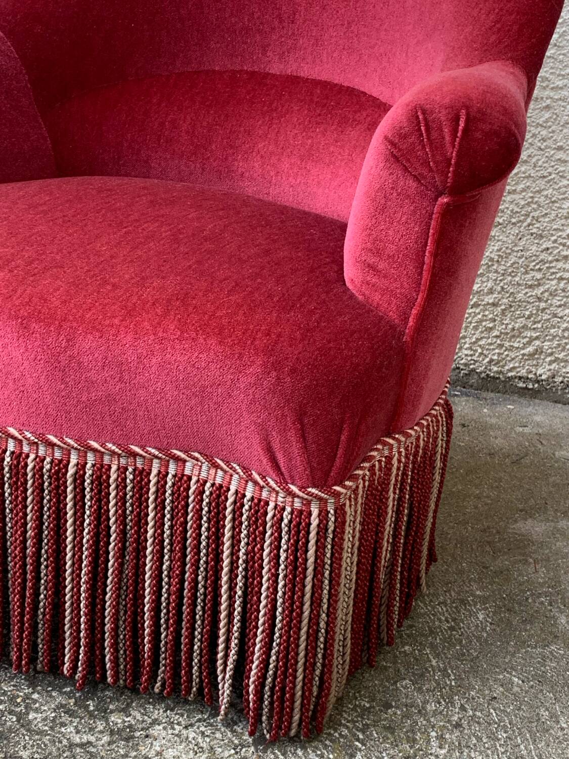 Old raspberry velvet toad armchair