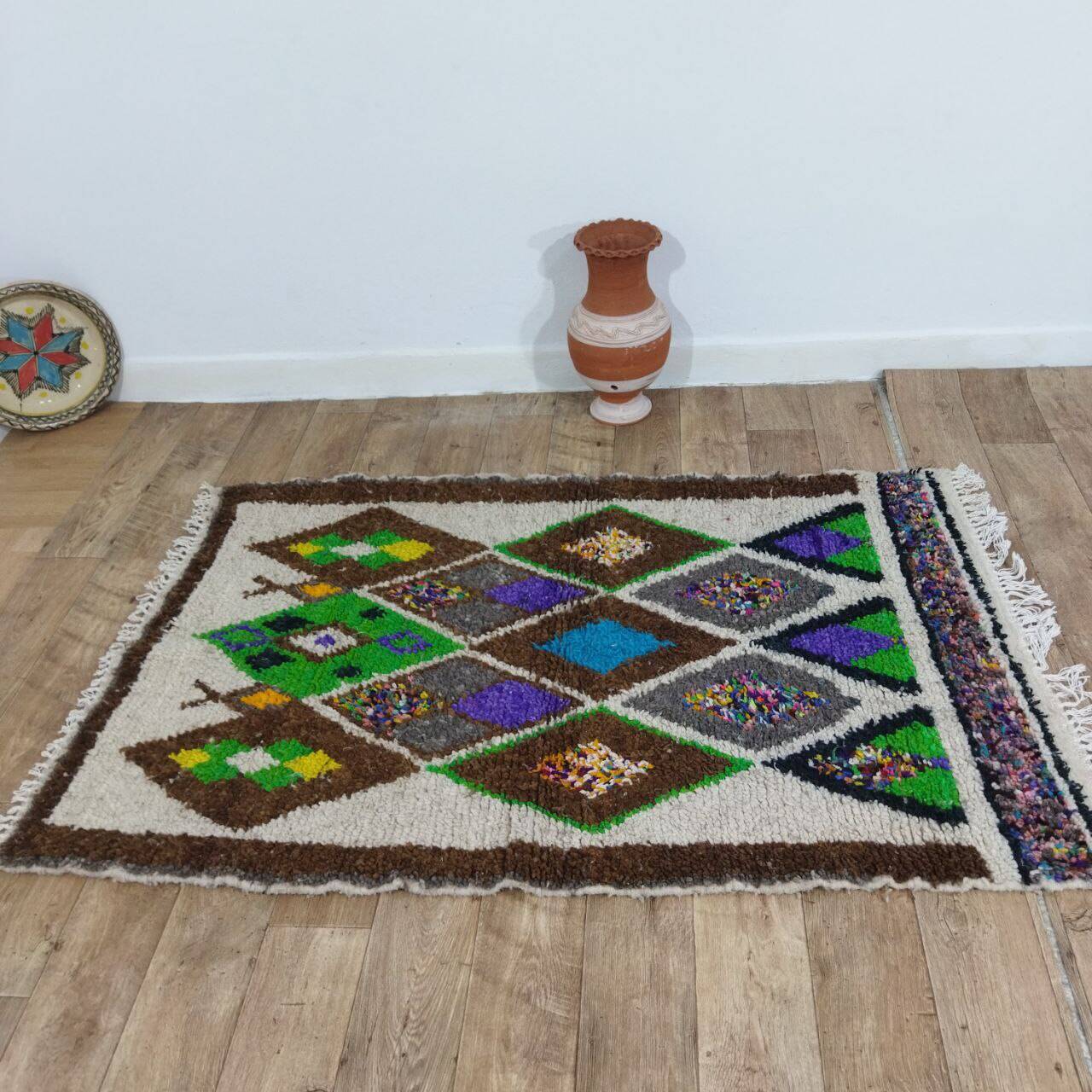 Handcrafted moroccan berber rug 178 x 114 cm