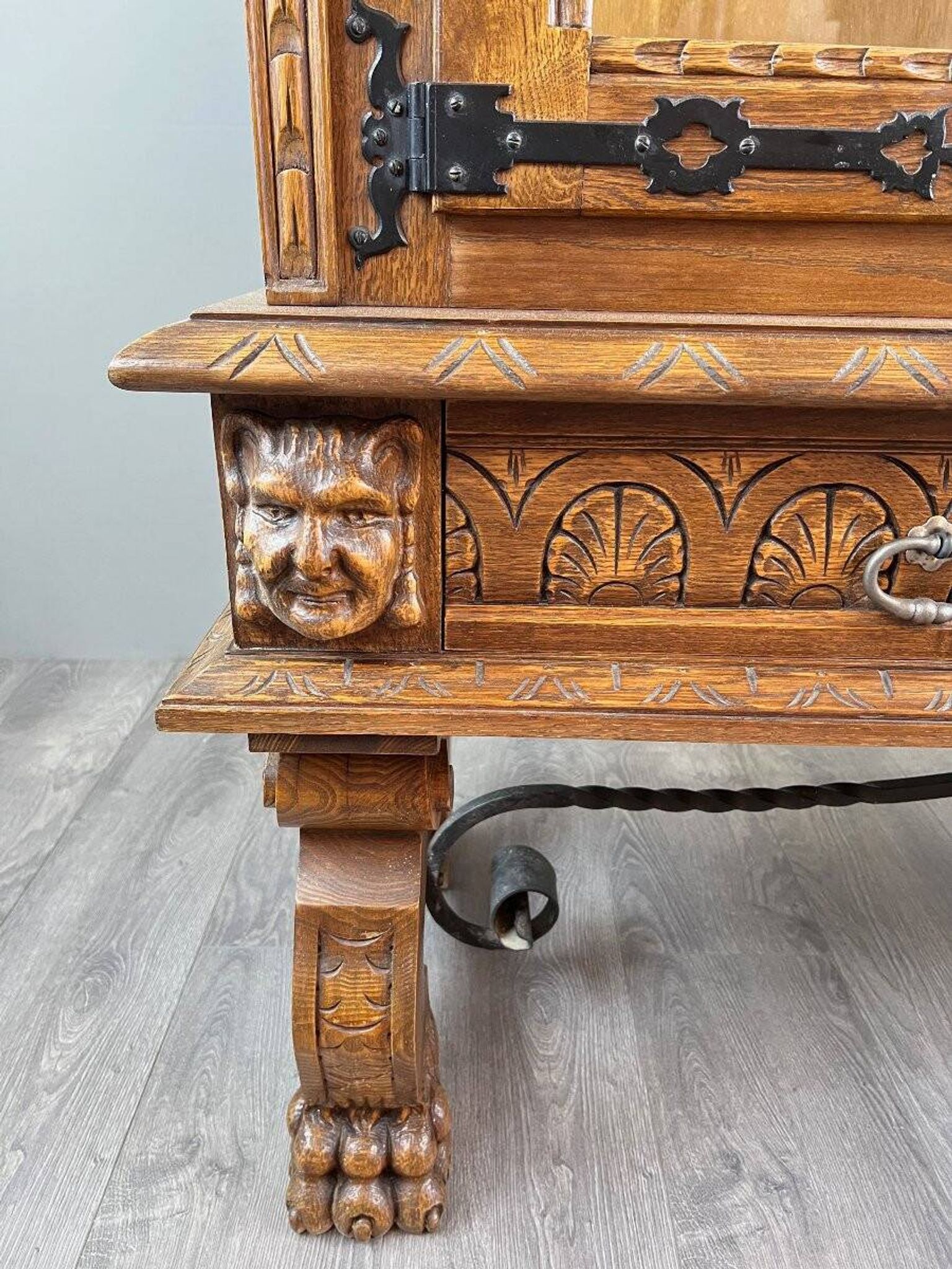 Carved oak display case, Neo-Renaissance style, 20th century
