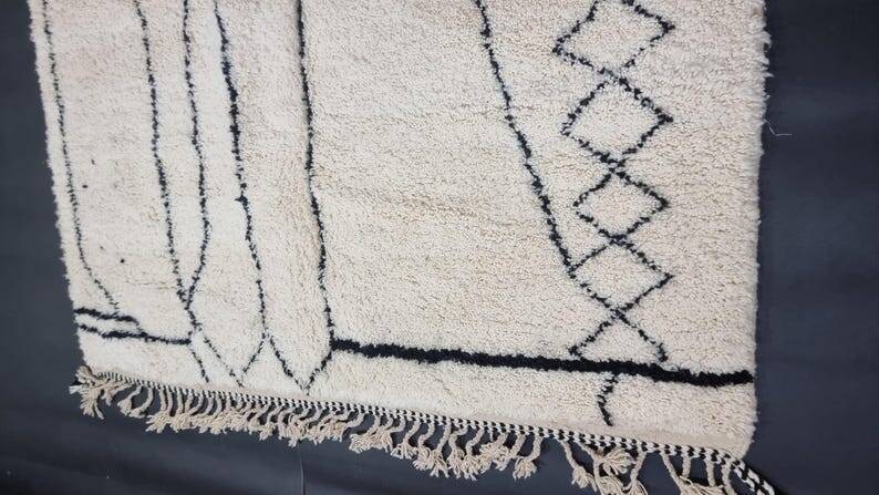 Decorated white Berber carpet 200cmx300cm