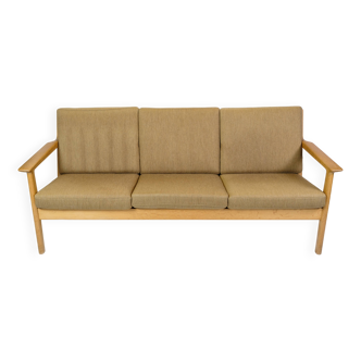 Canapé 3 personnes modèle GE265/3 fabriqué en chêne par Hans J. Wegner pour Getama des années 1960