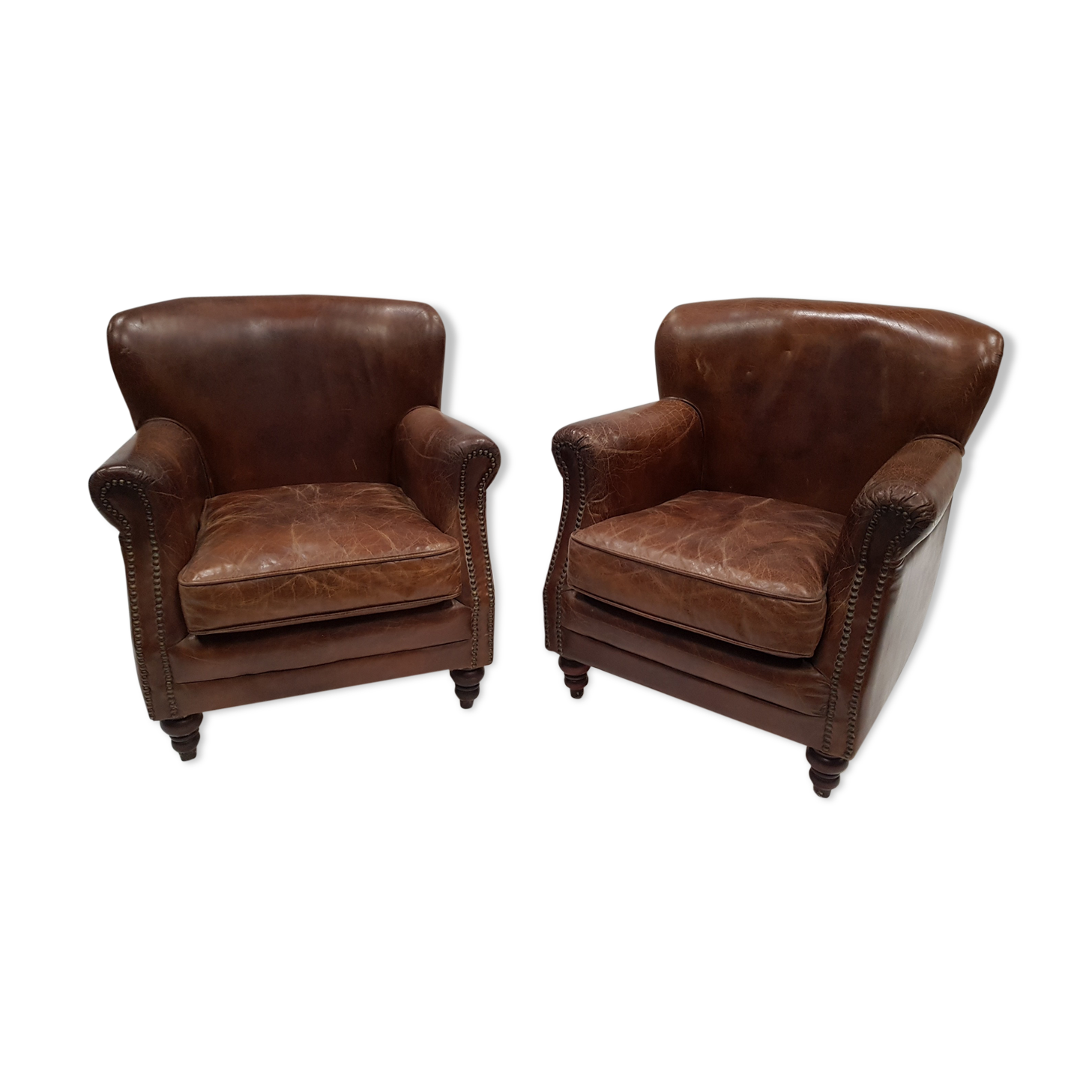 Paire de fauteuils club type "Parisien"