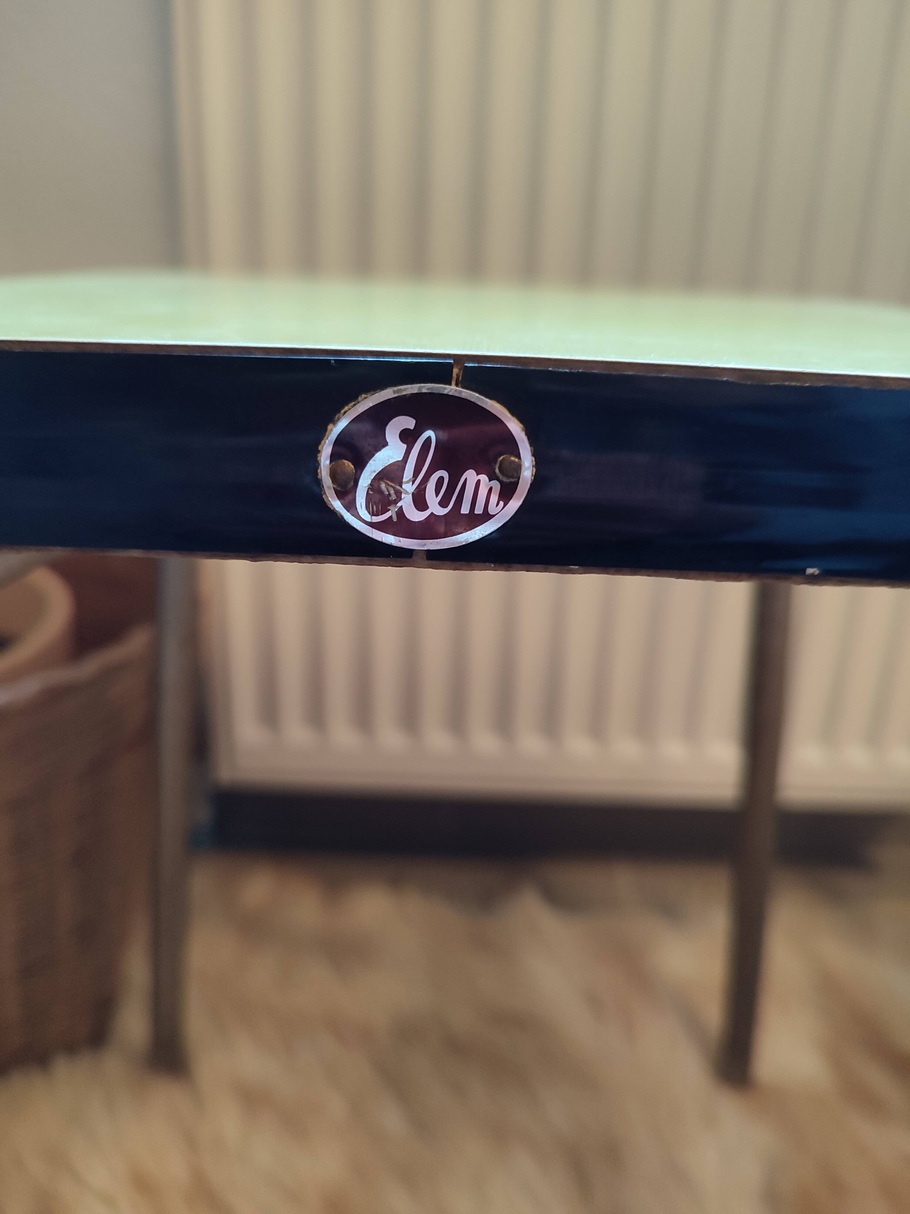 Chaise et tabouret elem en formica