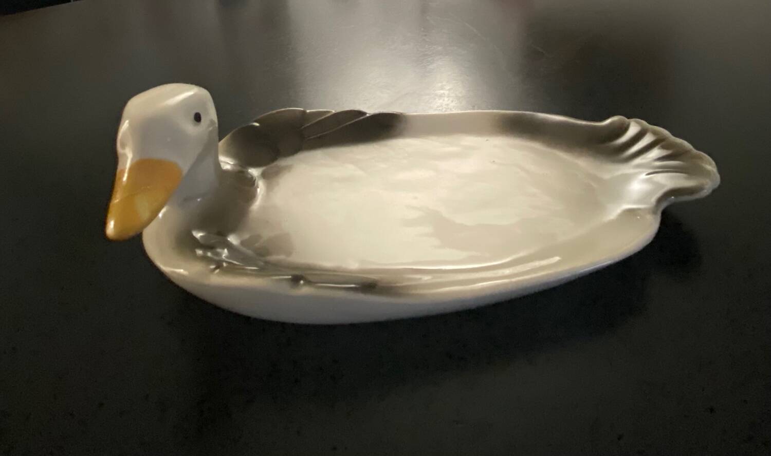 1 duck-shaped ceramic foie gras dish