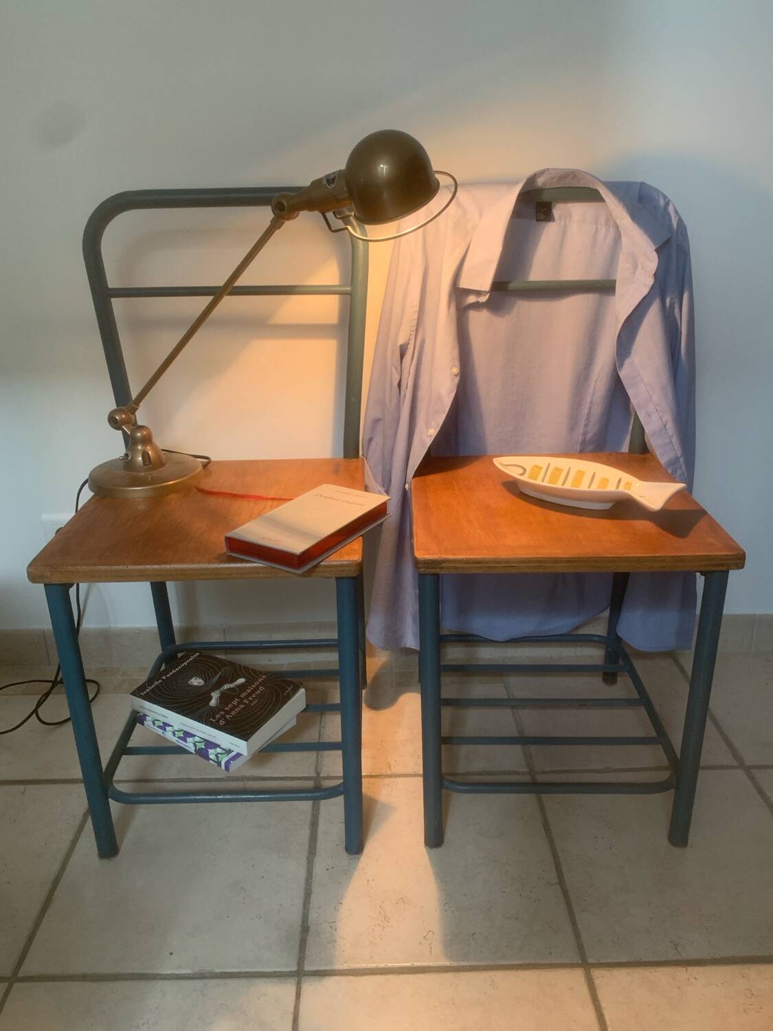 Paire de chaises, chevets d’internat vintage