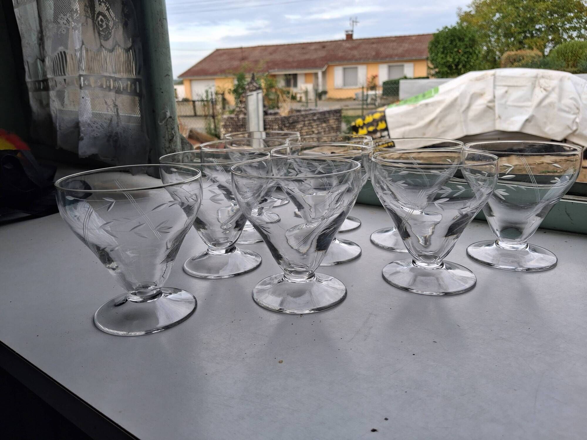 Set of engraved vintage glass.