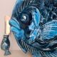 Beurrier en céramique bleue à décor de poisson et son couteau signés Vallauris, 1960