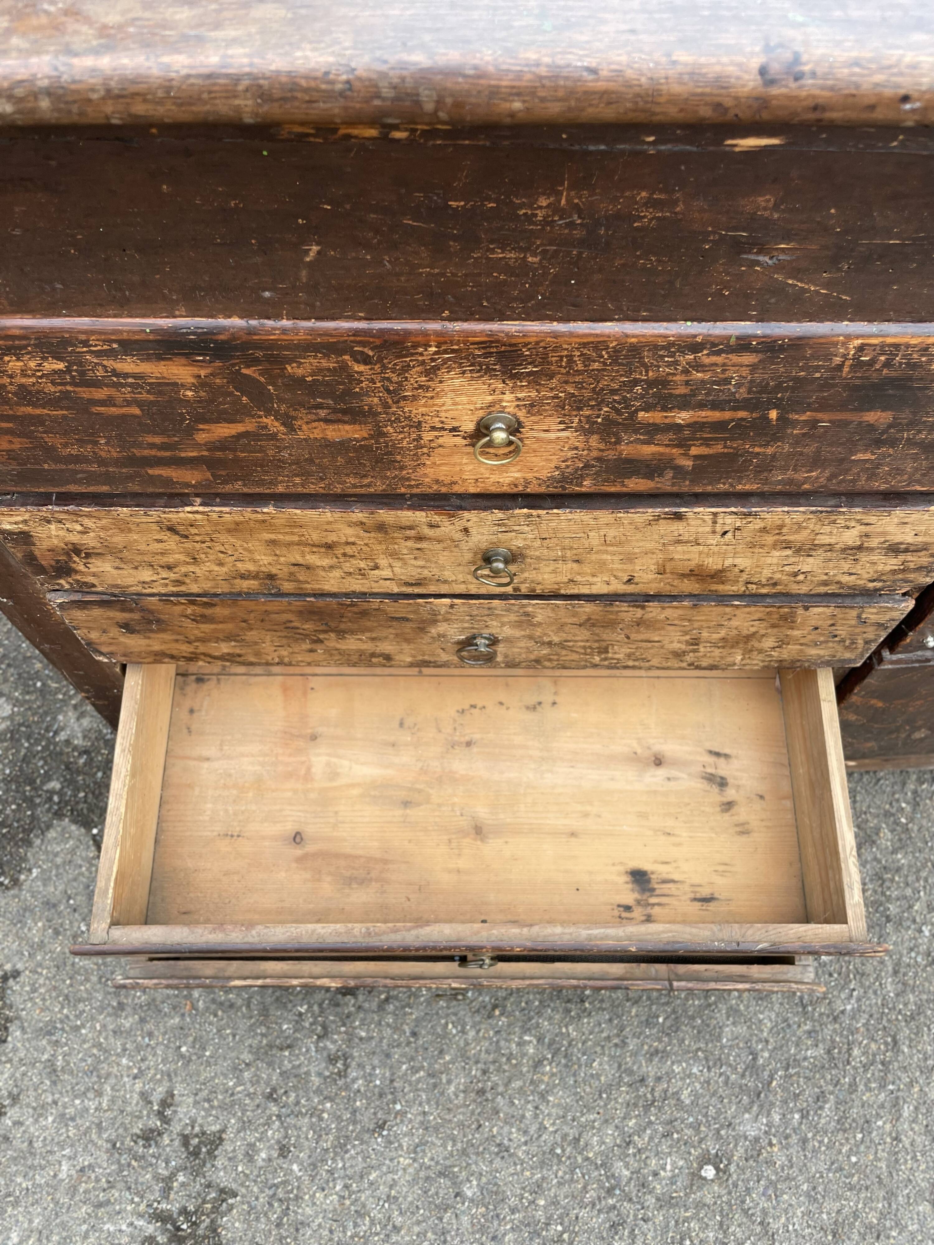 Tradesman's cabinet with drawers