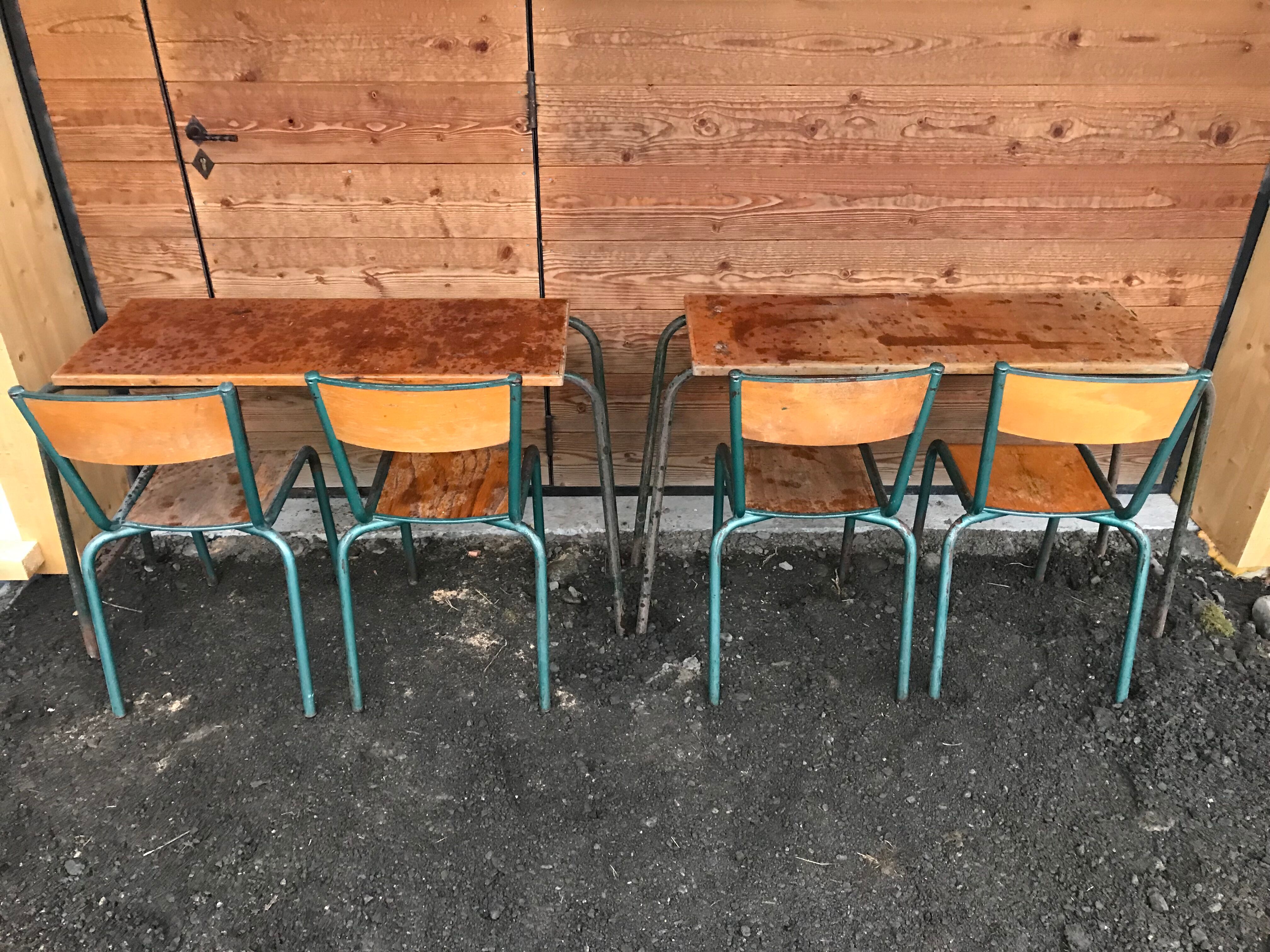School desk with its 2 chairs