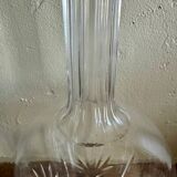 Carafe ancienne en verre moulé