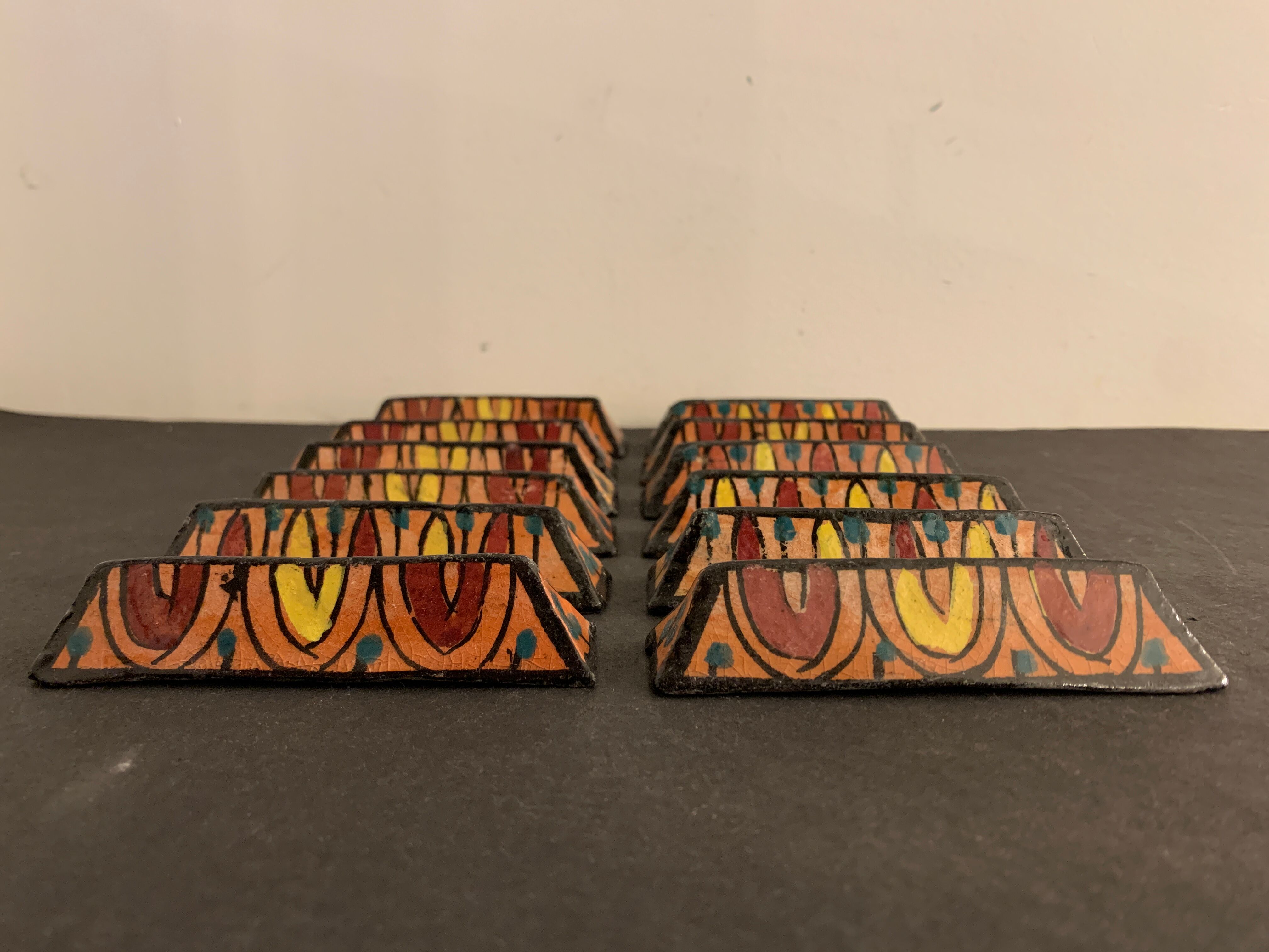 12 carries polychrome ceramic knives