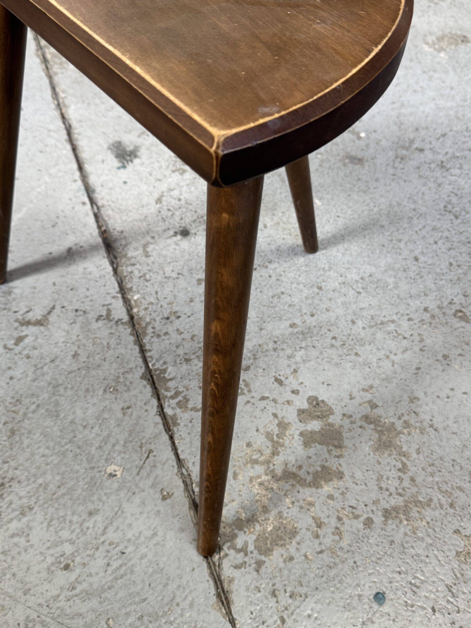 Tabouret tripode