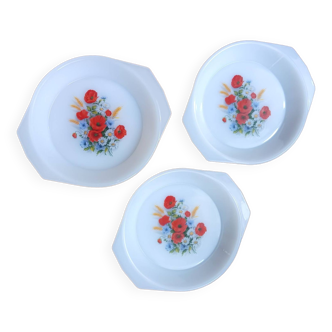 3 Arcopal poppy daisy bowls Diam. 18.5 / 16 cm.