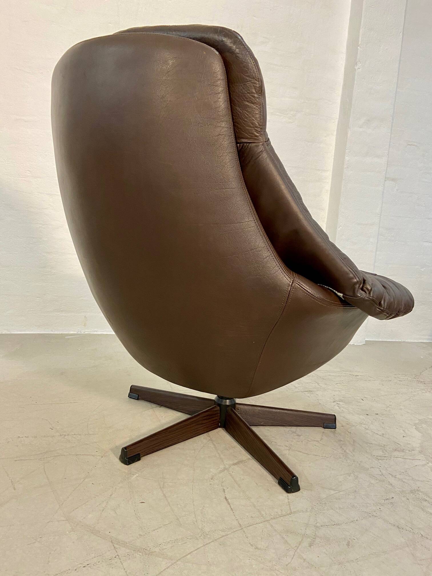 Vintage danish mid century leather swivel egg chair by bramin 1960,s