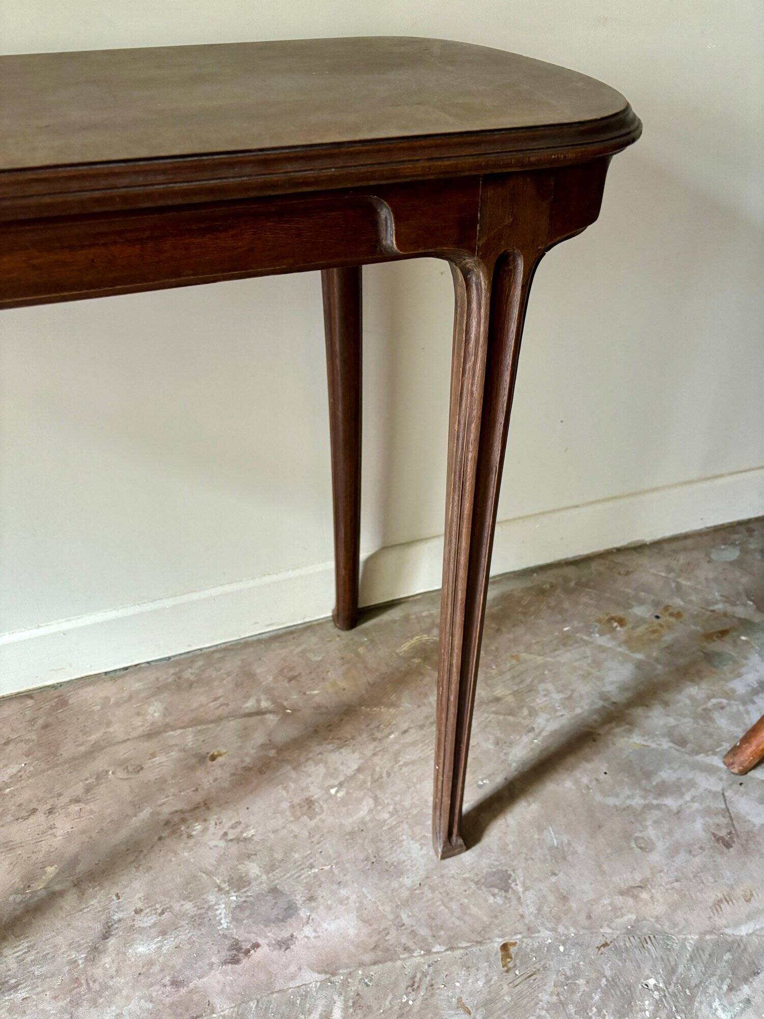 Console en bois foncé