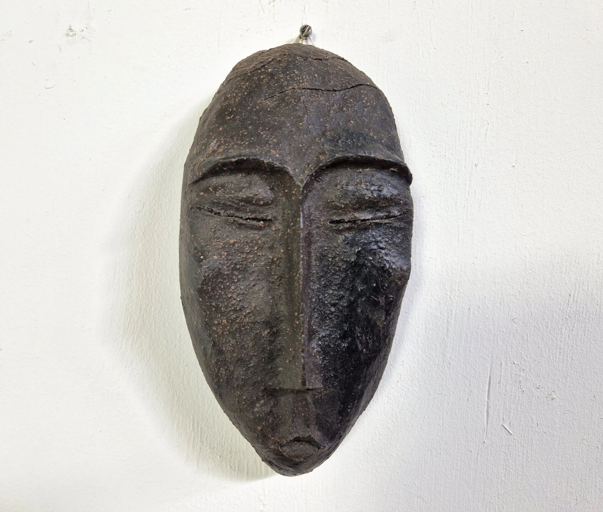 Grog clay wall mask | 20th century