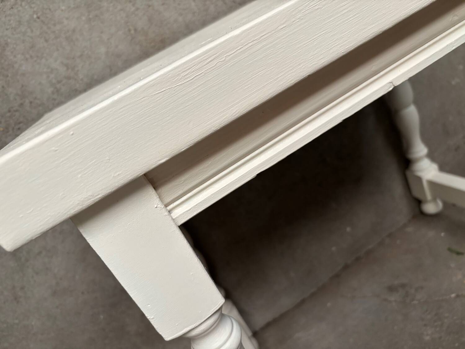 White coffee table or pedestal table