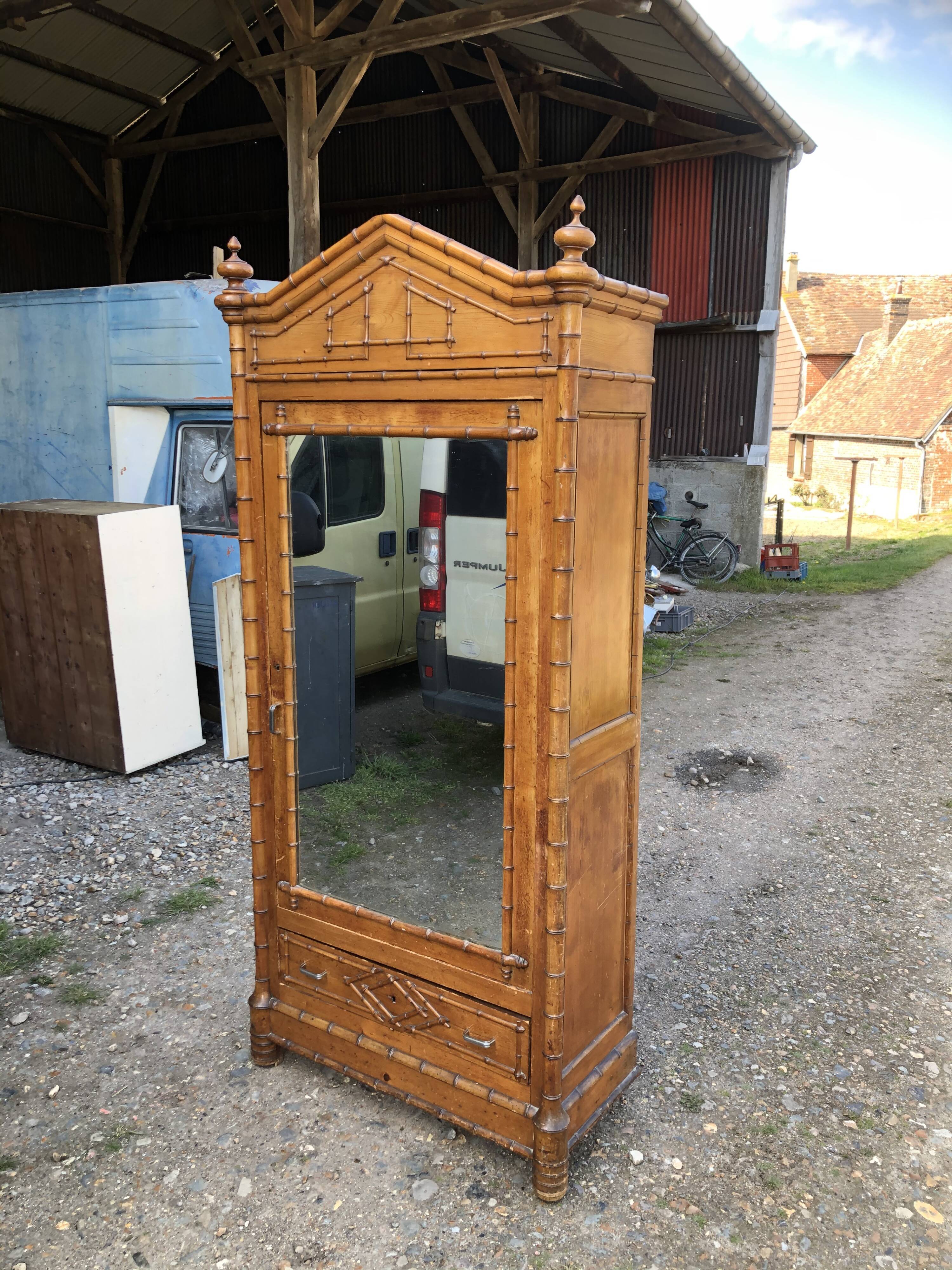 Armoire parisienne imitation bambou  1950