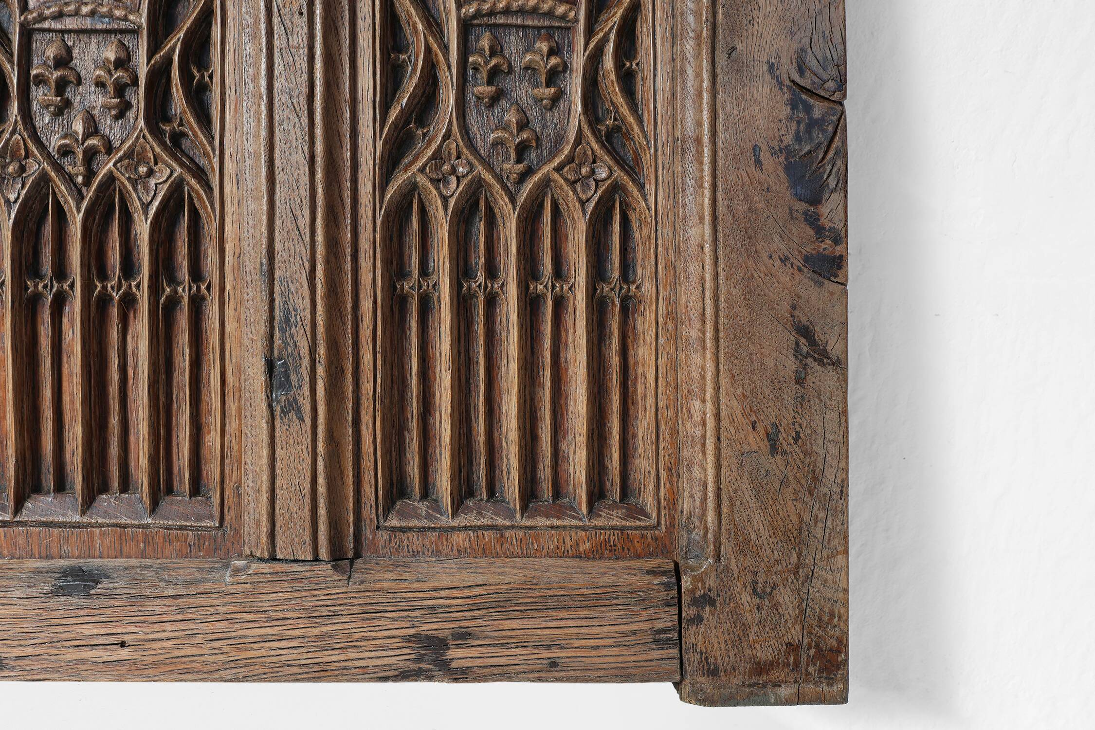 Neo-Gothic Flemish hand carved panel in solid oak, ca. 1850