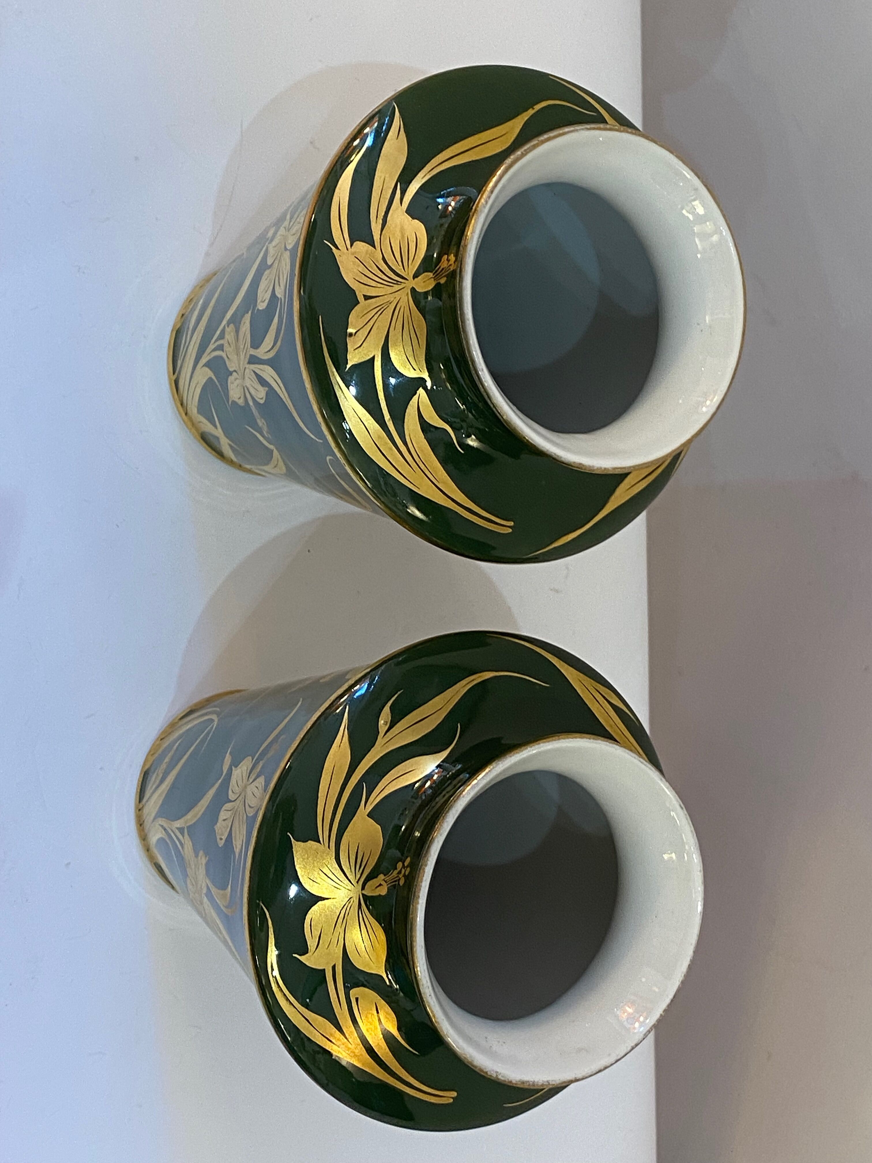 Paire de vases en porcelaine Art Nouveau