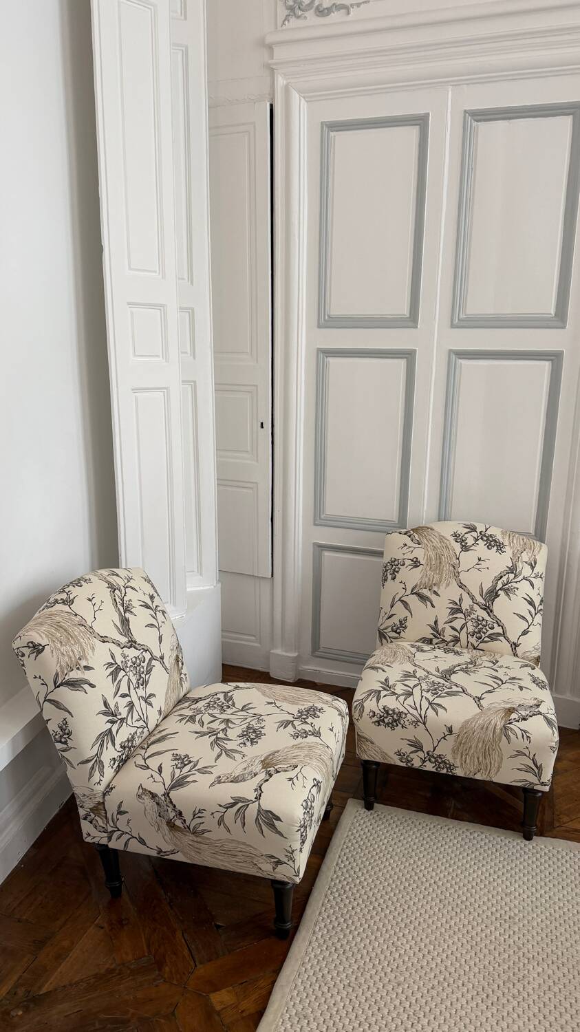 Paire de chauffeuses — tissu chinoiserie oiseaux exotiques