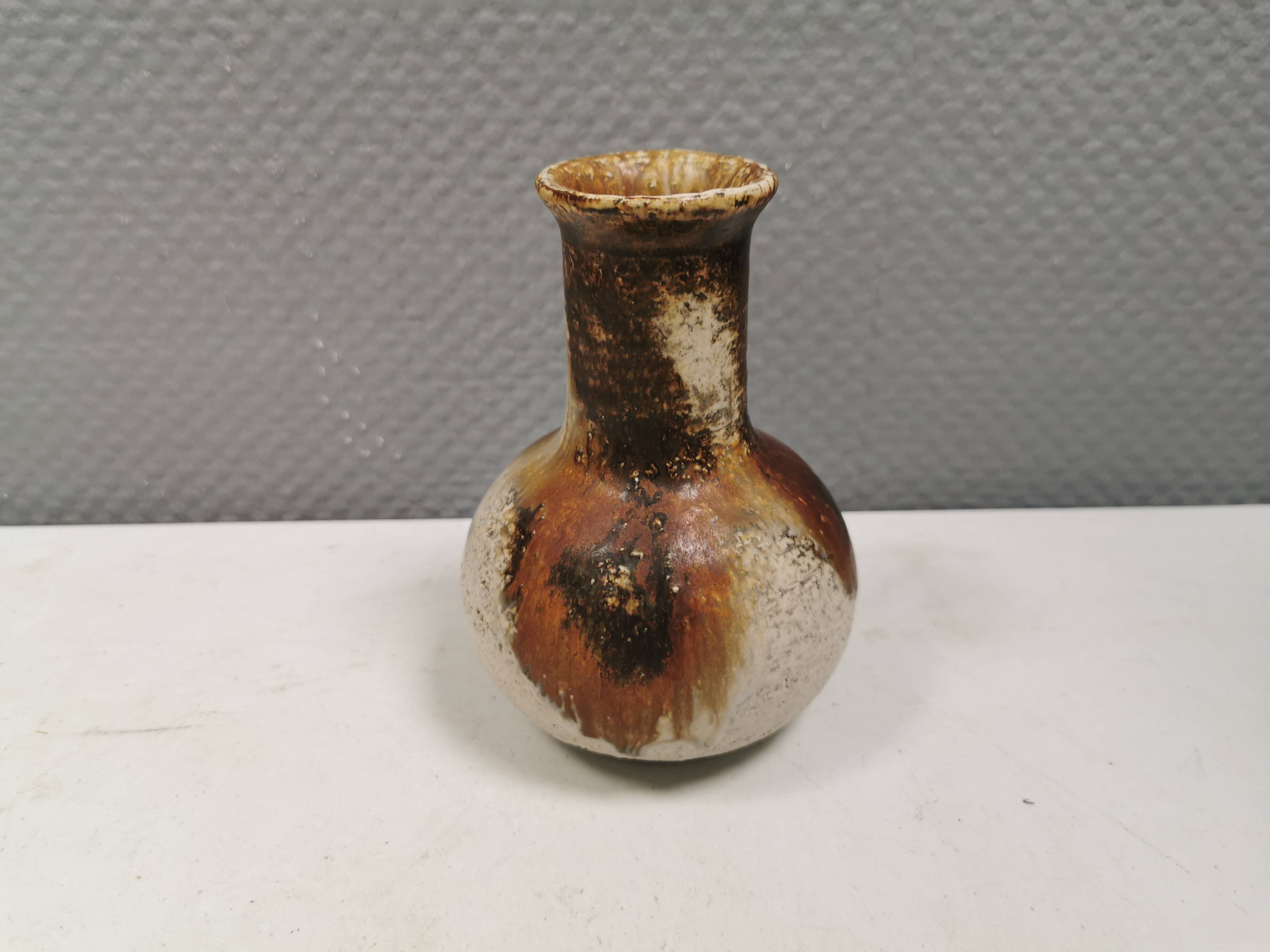 Small, delicious vase by Axel Larsen Denmark 70s for his own company AXELLA