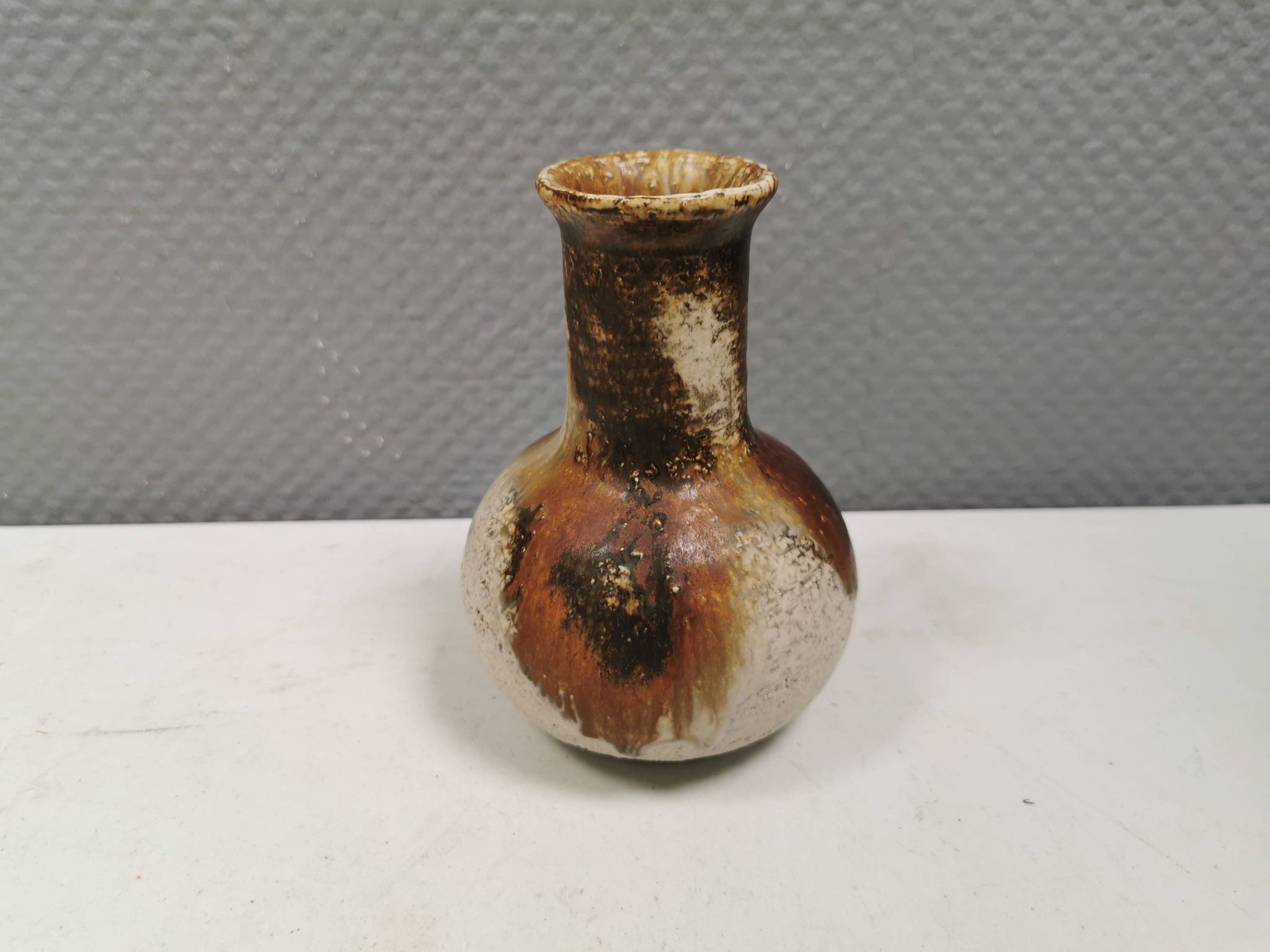 Small, delicious vase by Axel Larsen Denmark 70s for his own company AXELLA