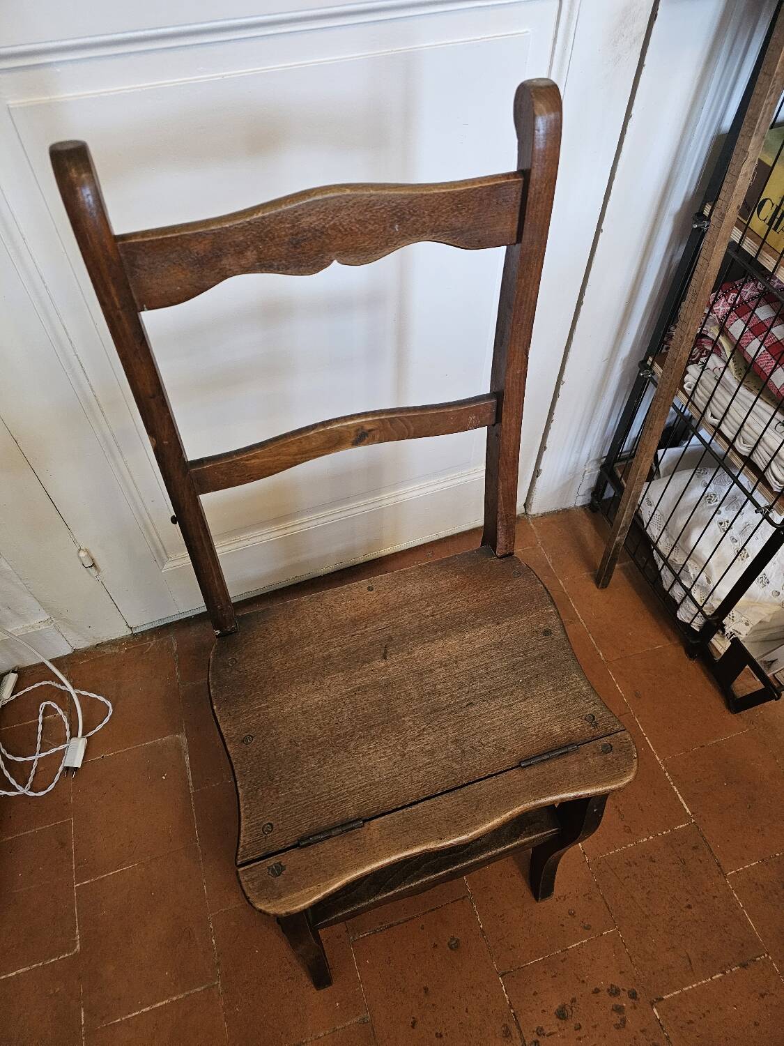 Chaise escabeau de bibliothèque