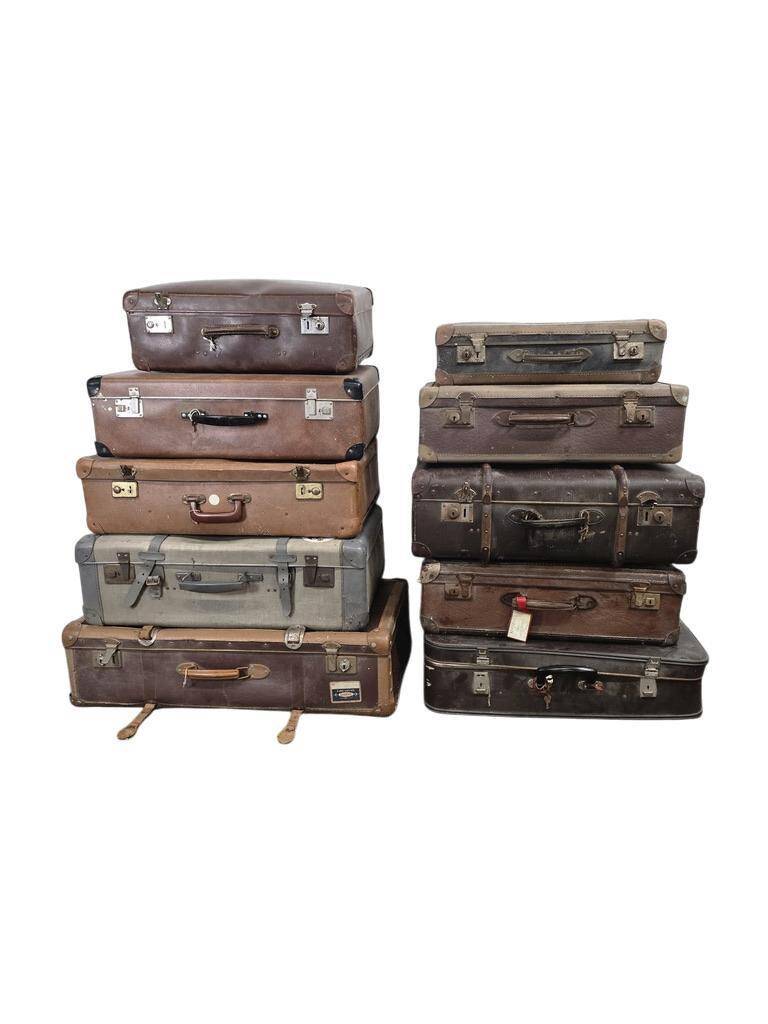 Vintage travel suitcase / trunk / chest