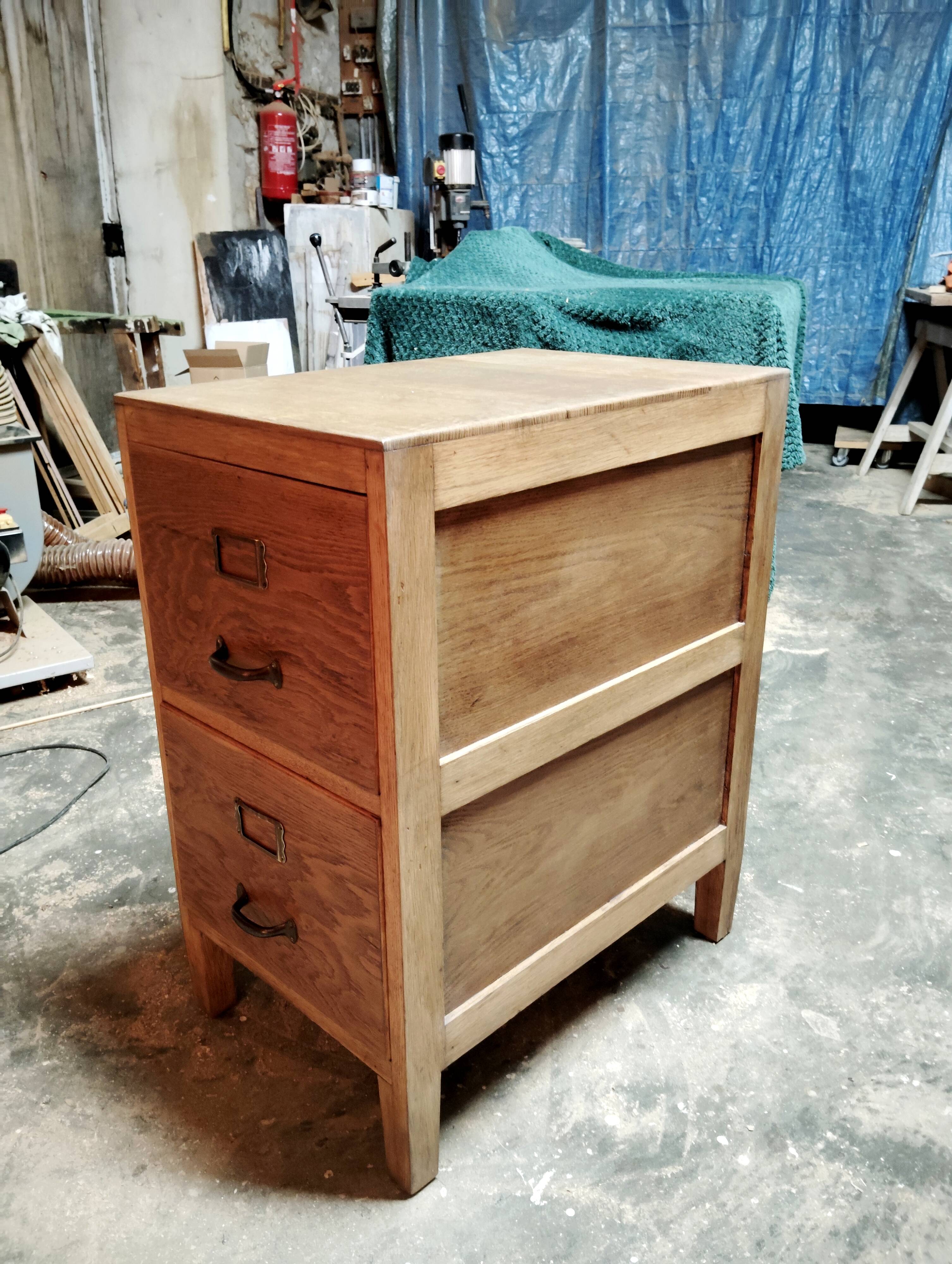 Workbench for freestanding use, lightened