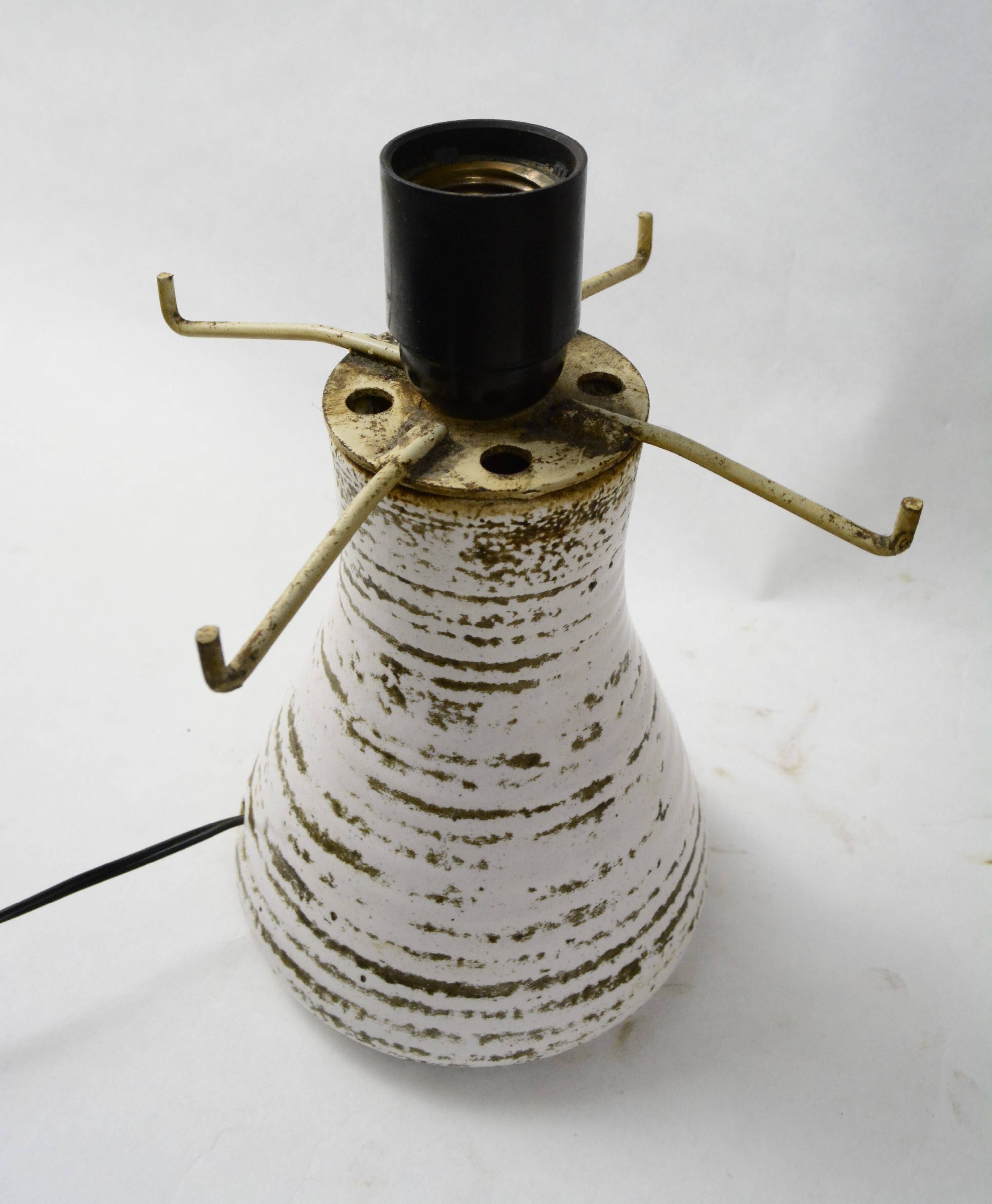 Brutalist design lamp in ceramic and metal - Accolay